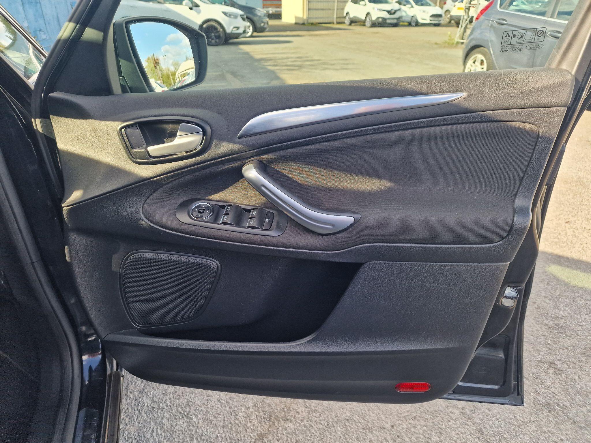Ford S-Max view 40