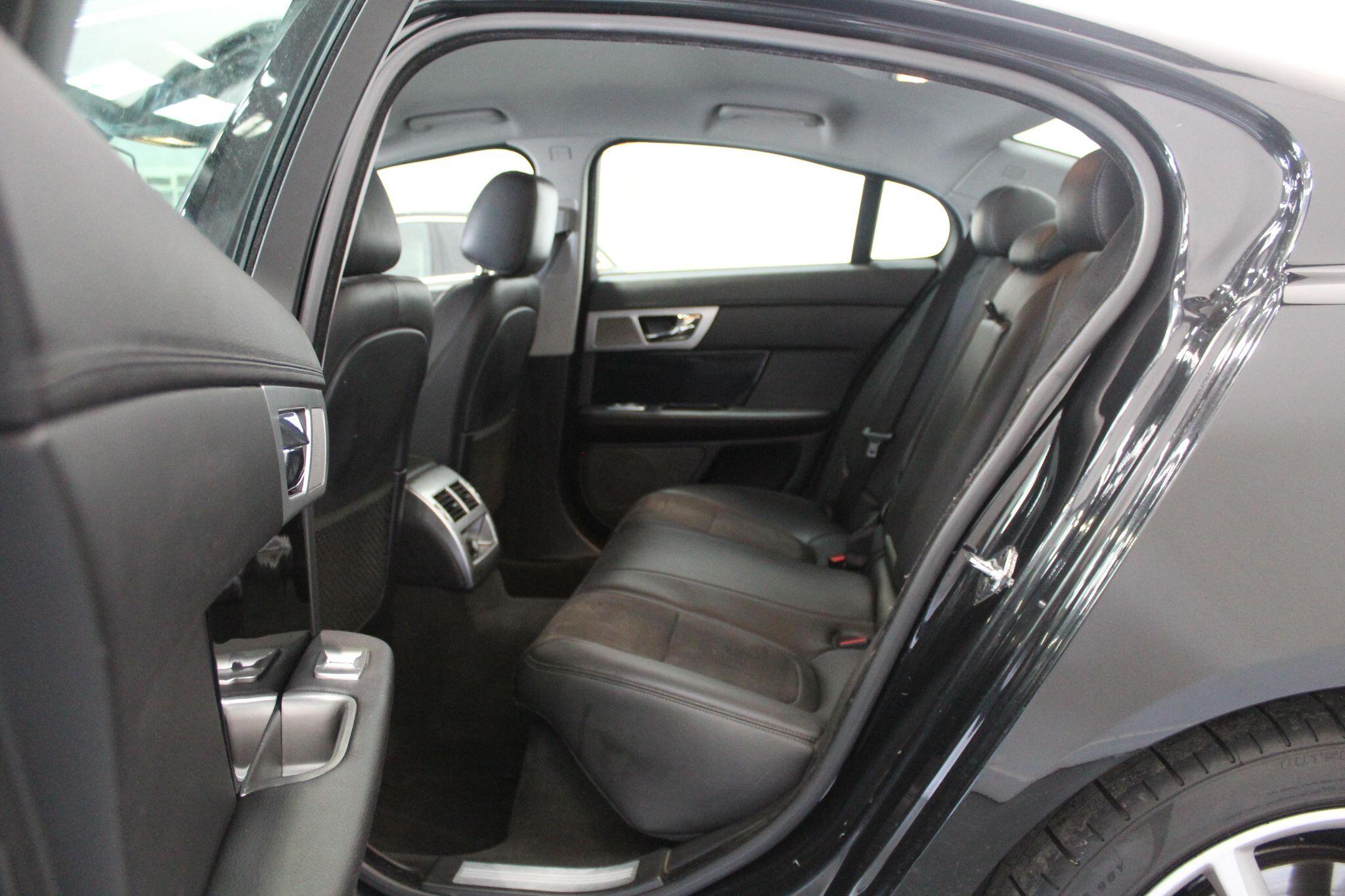 Jaguar XF view 51