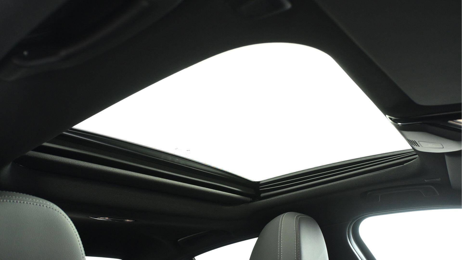BMW 3 Series view 21