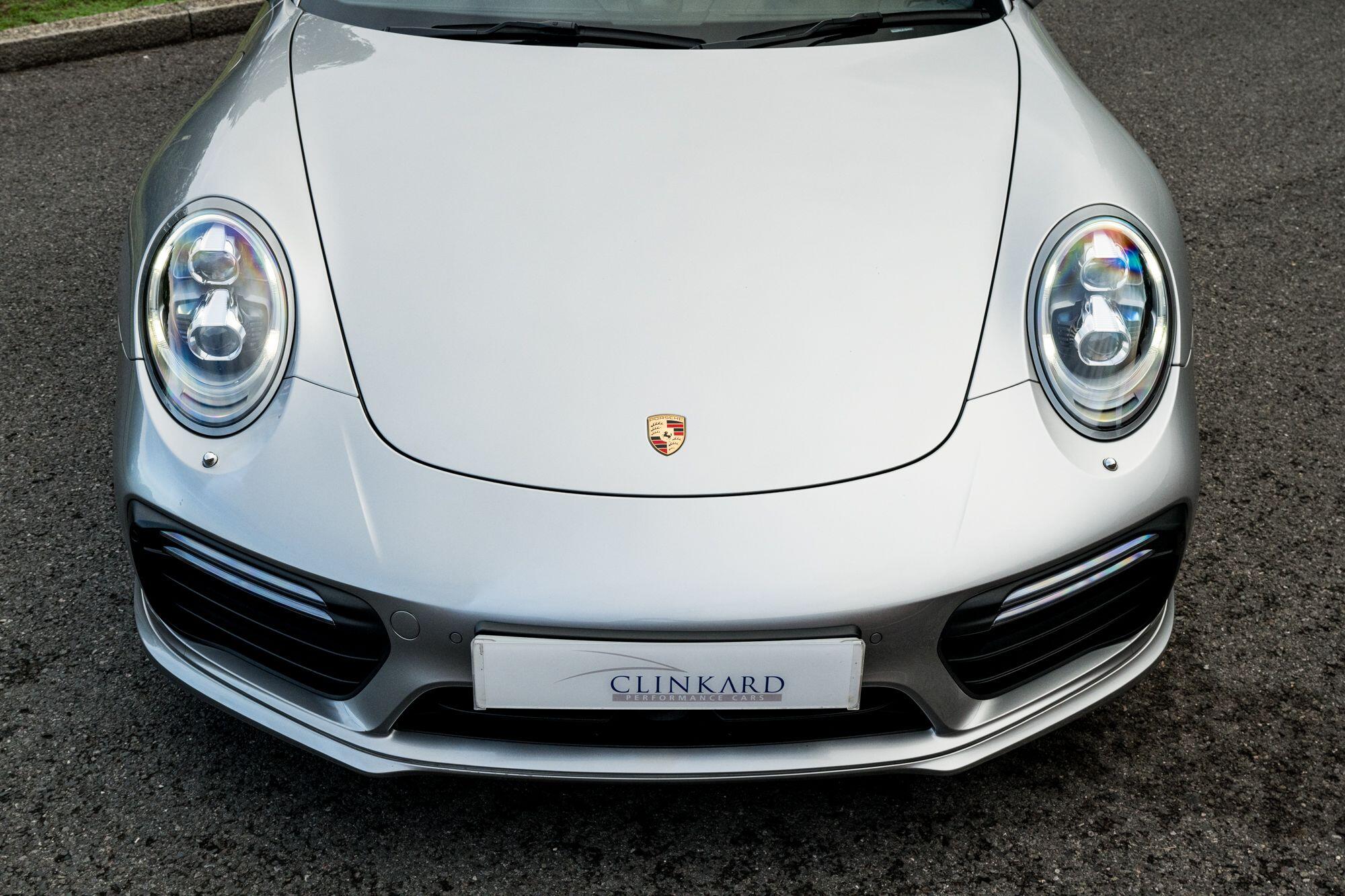Porsche 911 view 11