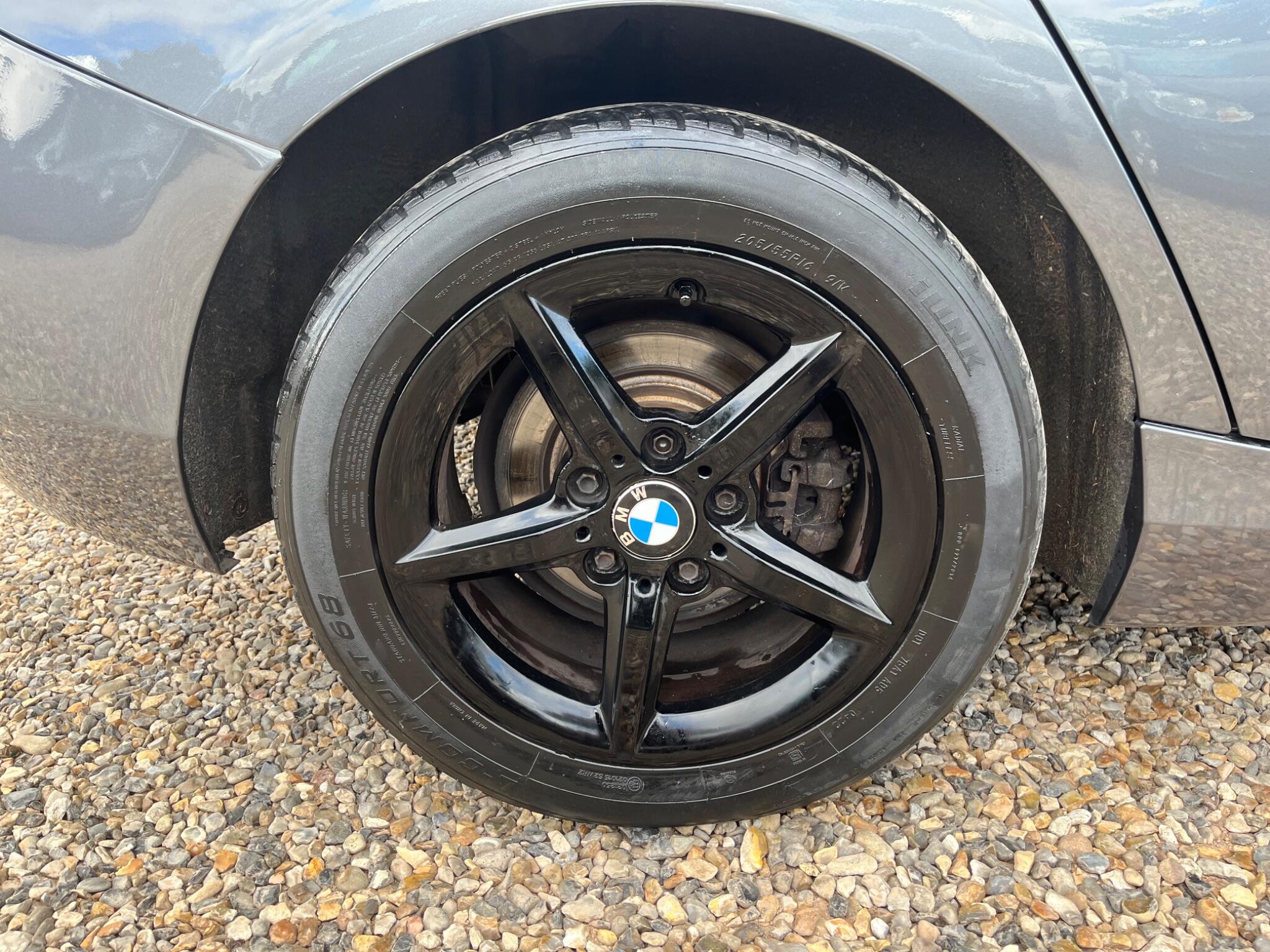 BMW 1 Series view 8