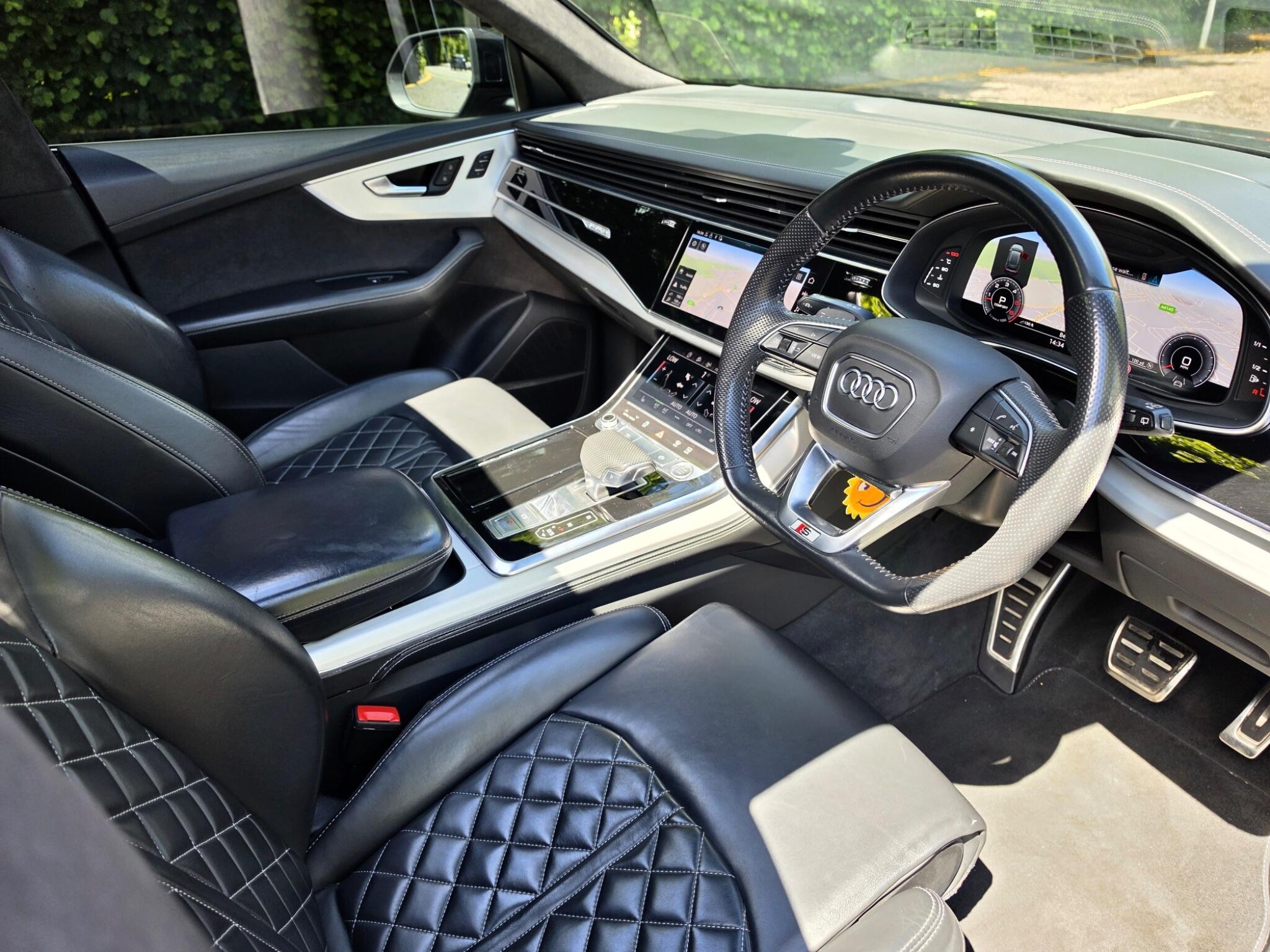 Audi Q8 view 4