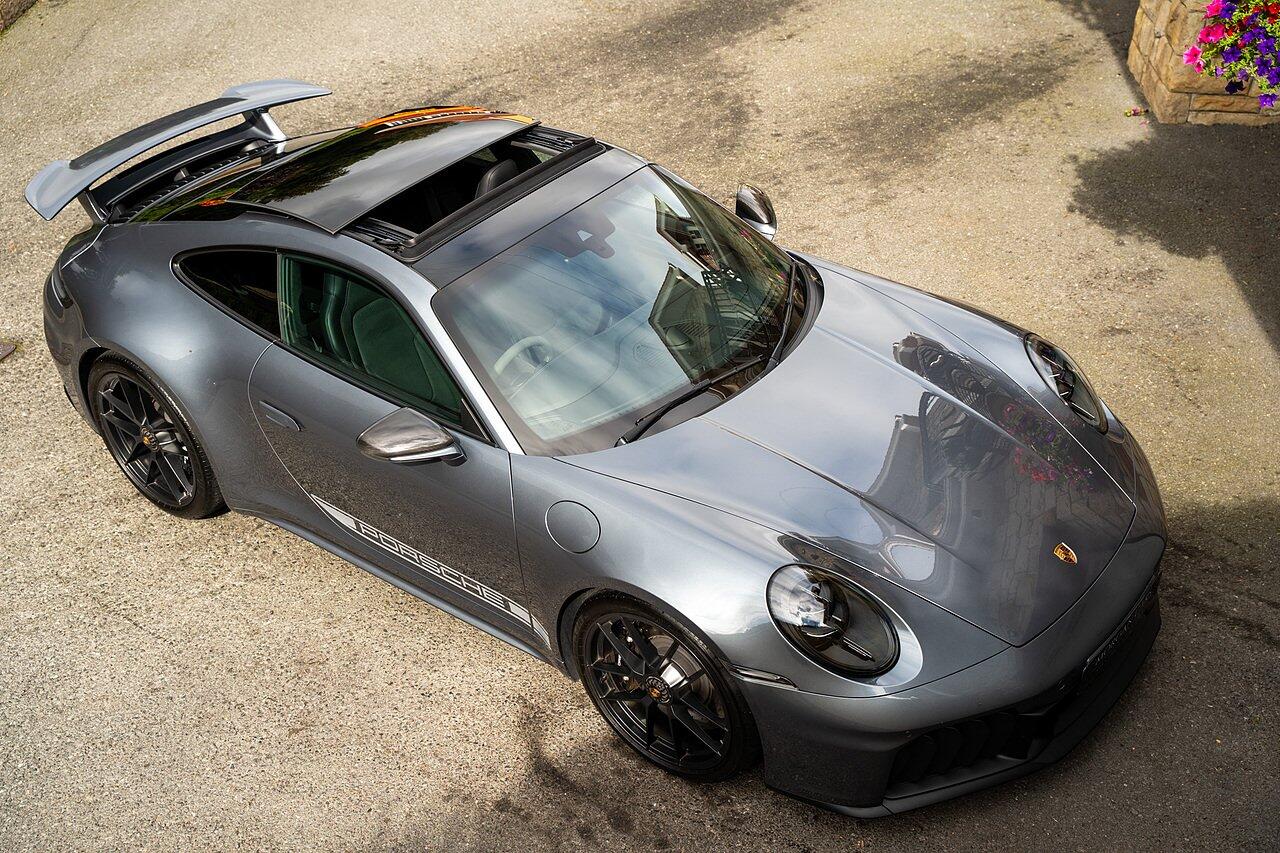 Porsche 911 view 23