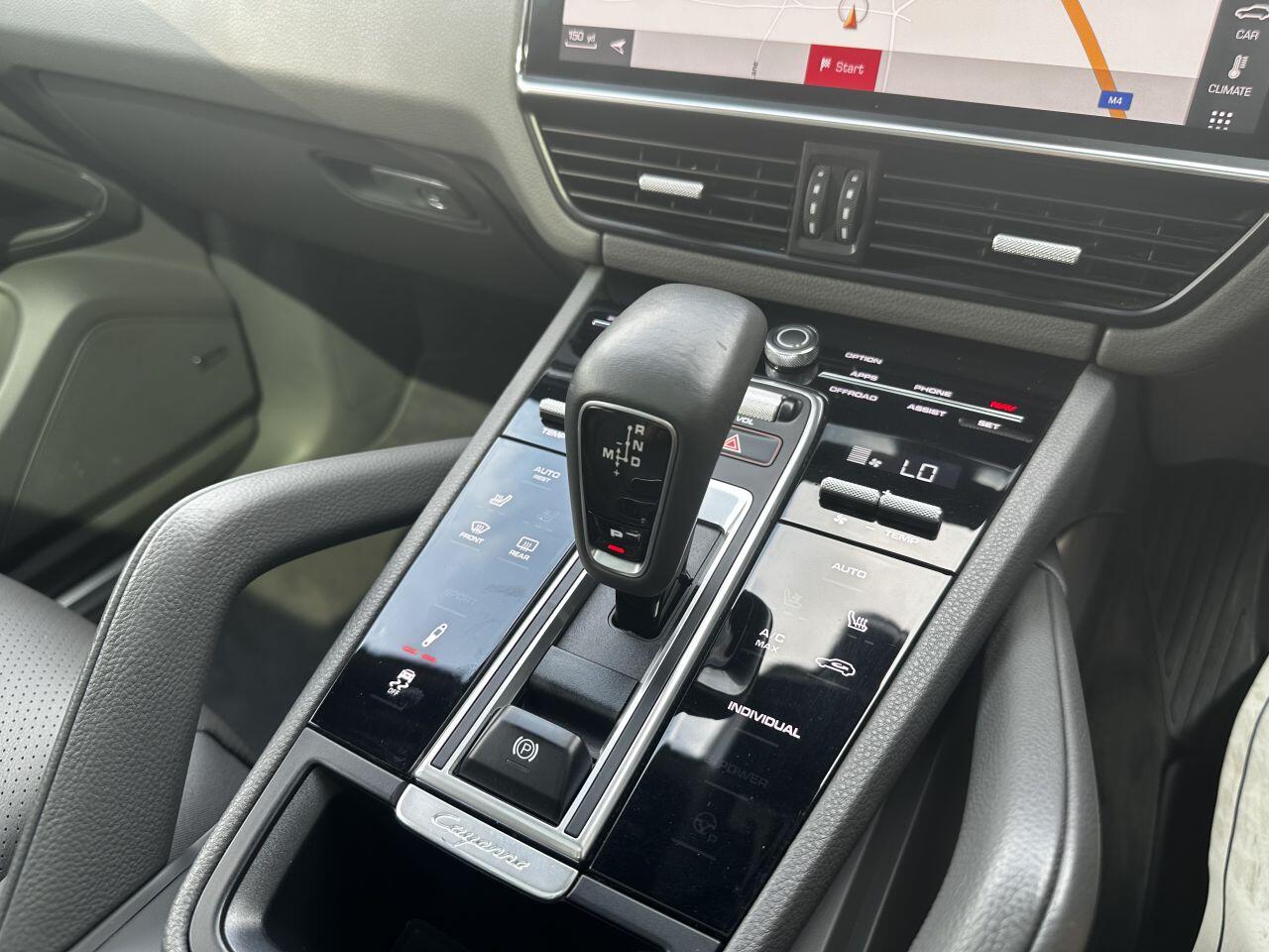 Porsche Cayenne view 38