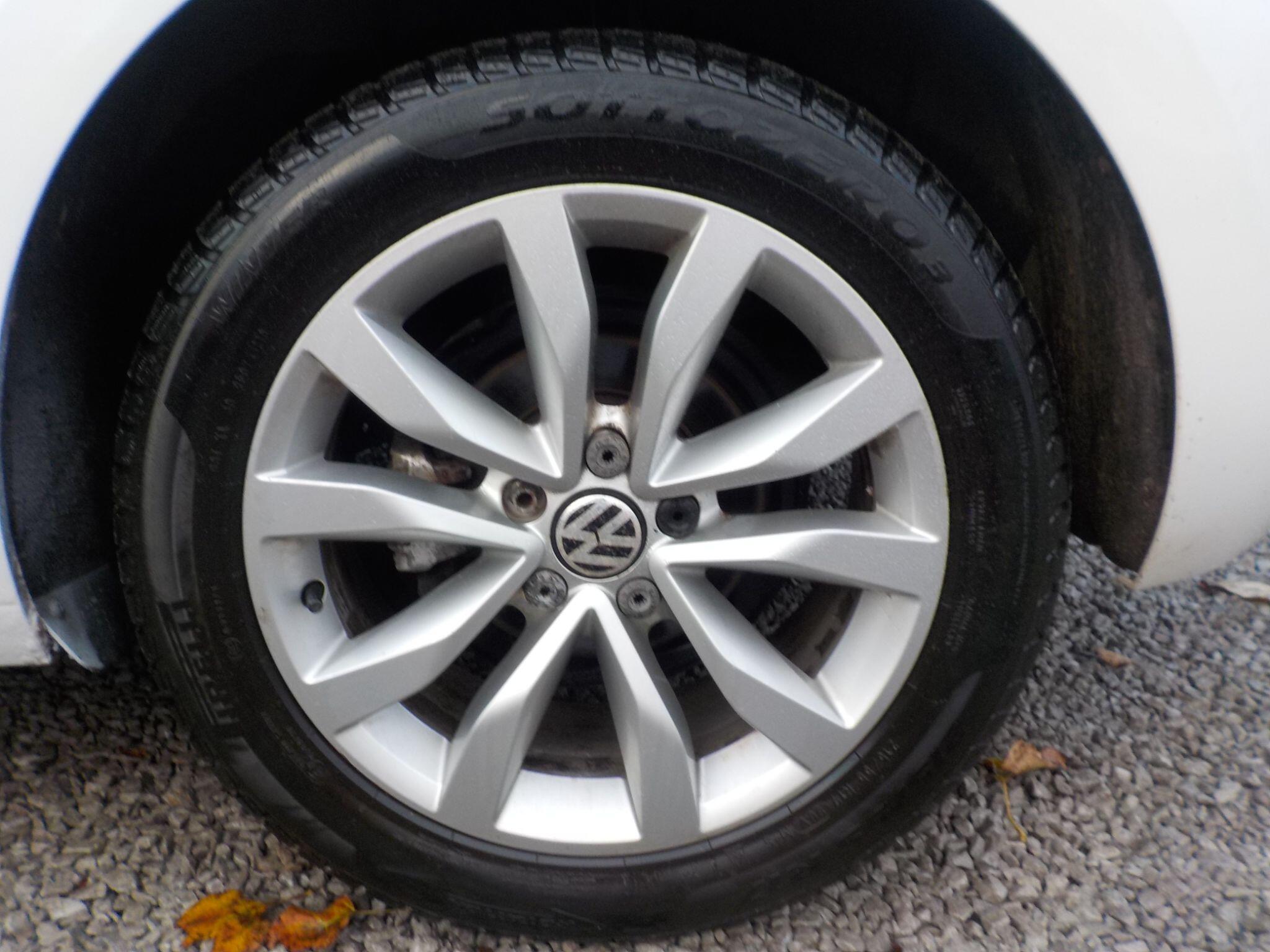 Volkswagen Beetle 1.6 TDI BlueMotion Tech Design Euro 5 (s/s) 3dr
