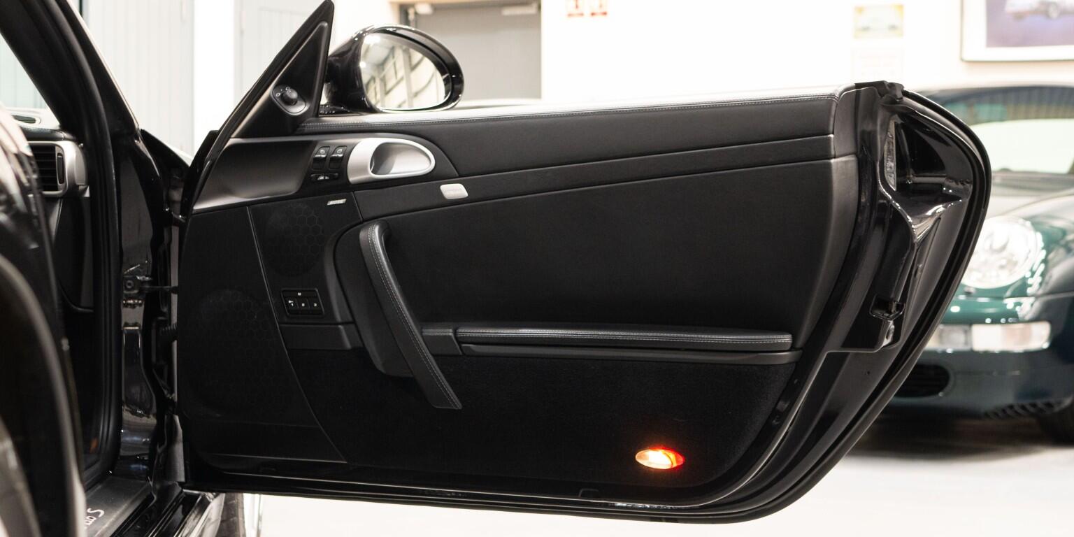 Porsche 911 view 26