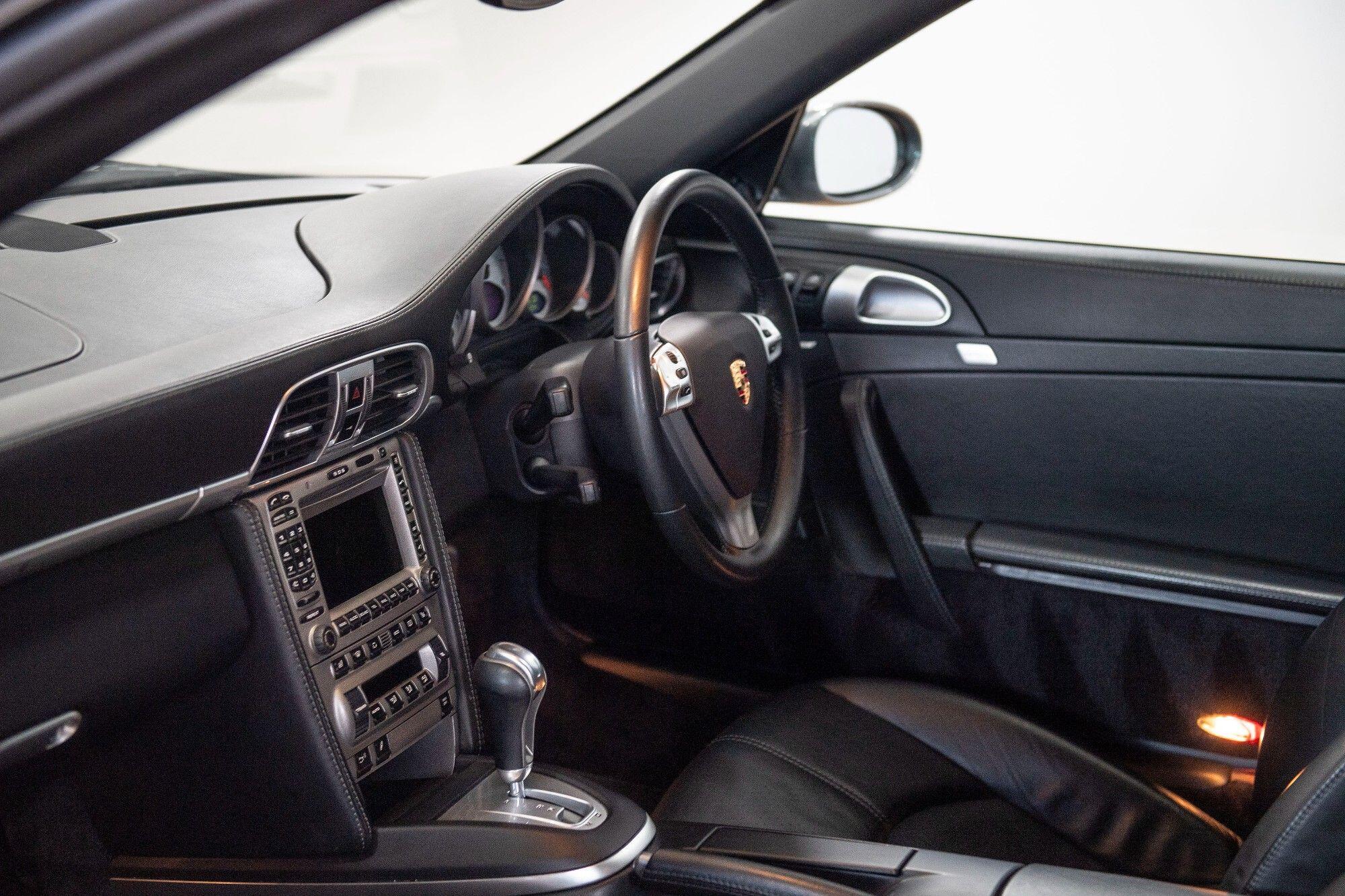 Porsche 911 view 25