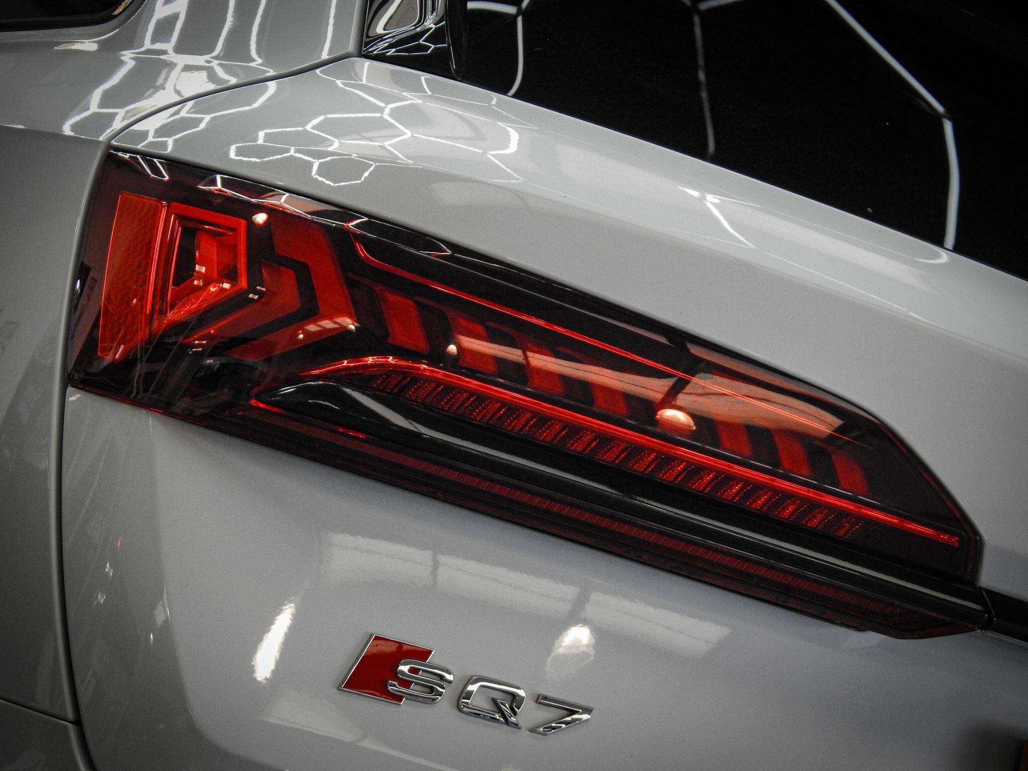 Audi SQ7 view 15