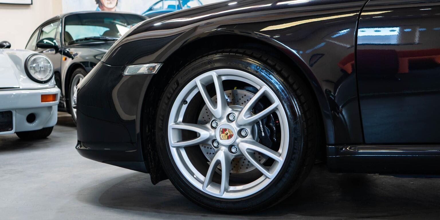 Porsche 911 view 9