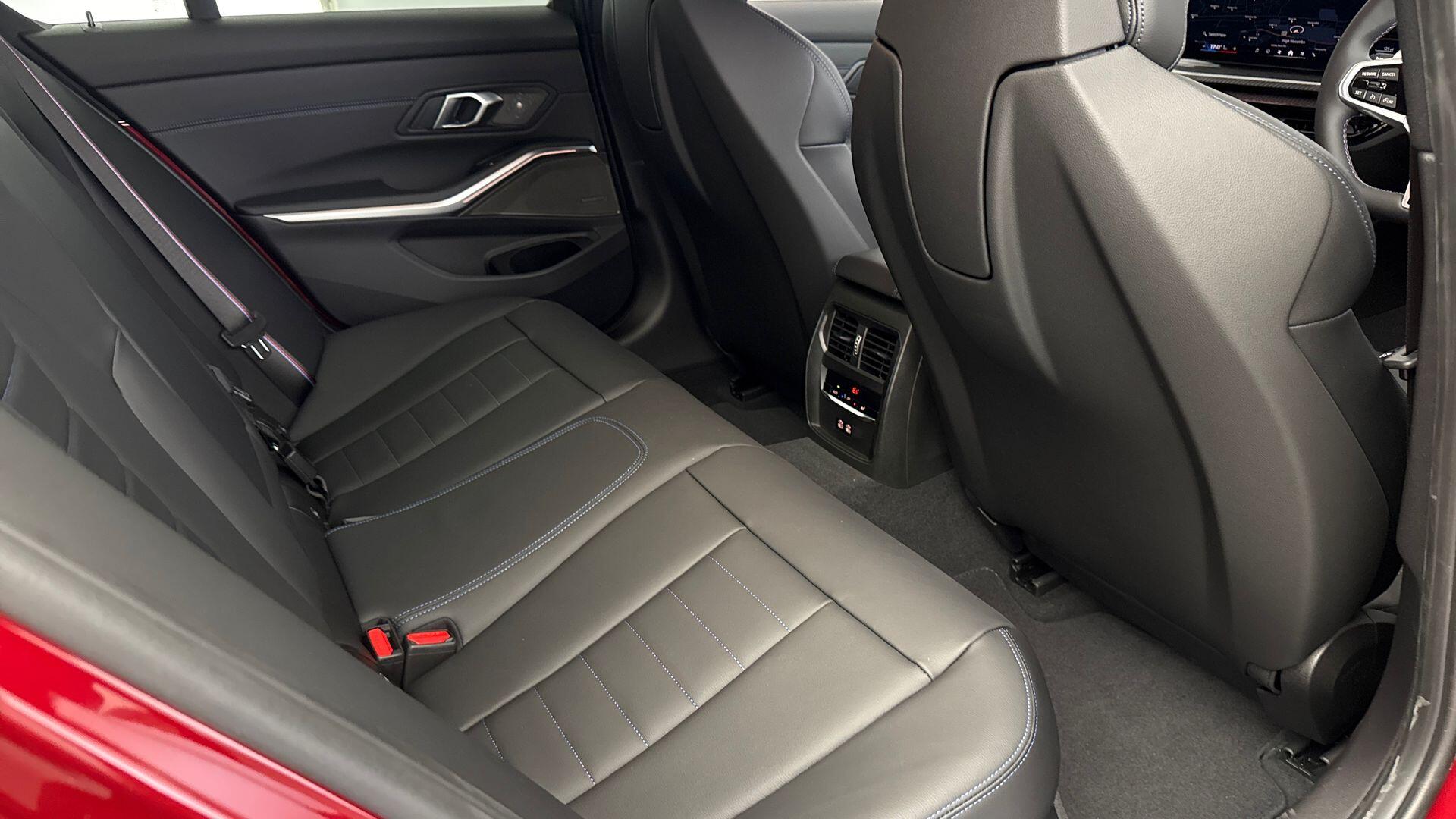 BMW 3 Series view 25