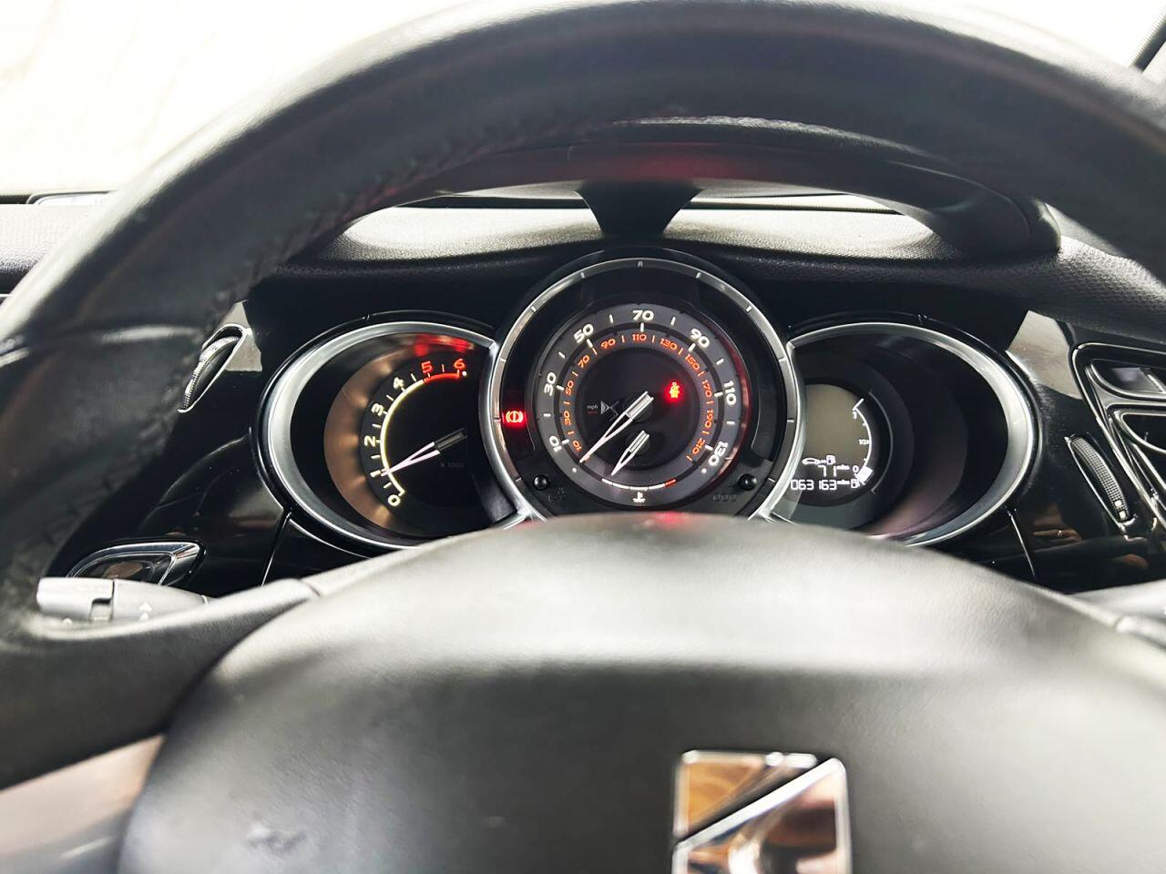 DS Automobiles DS 3 view 20