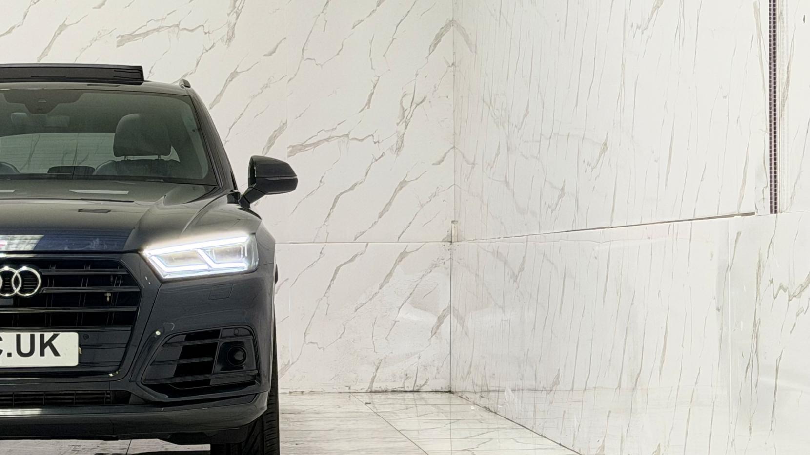 Audi SQ5 view 39