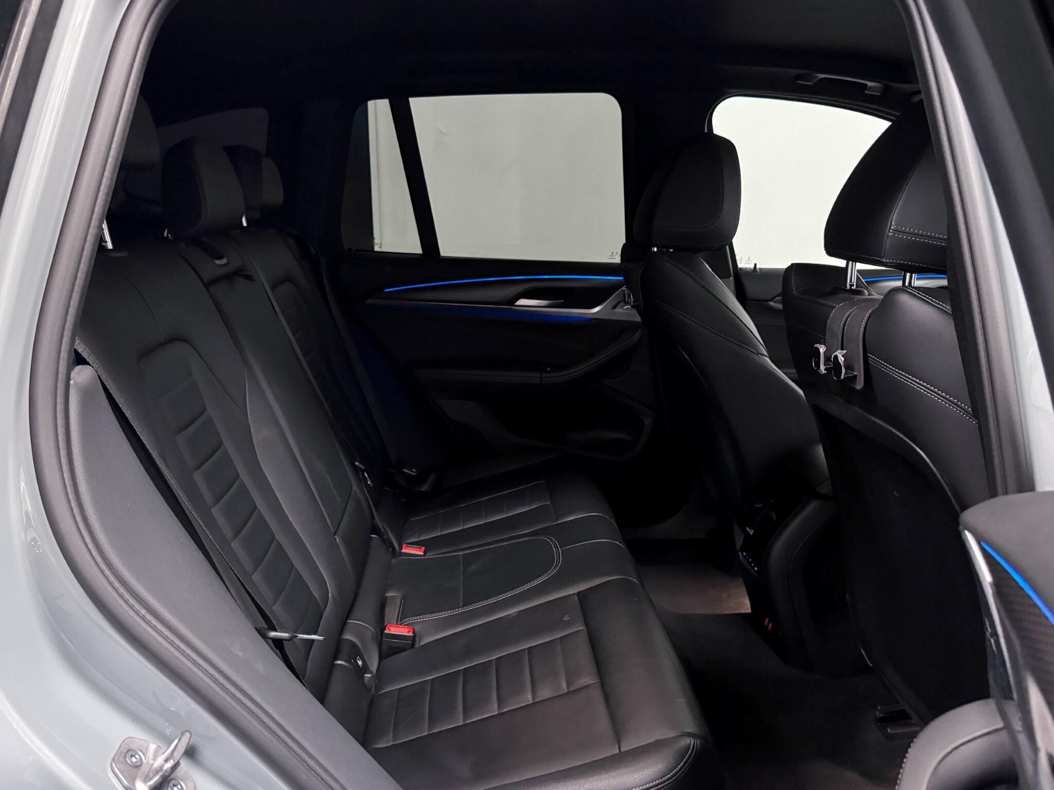 BMW X3 view 8