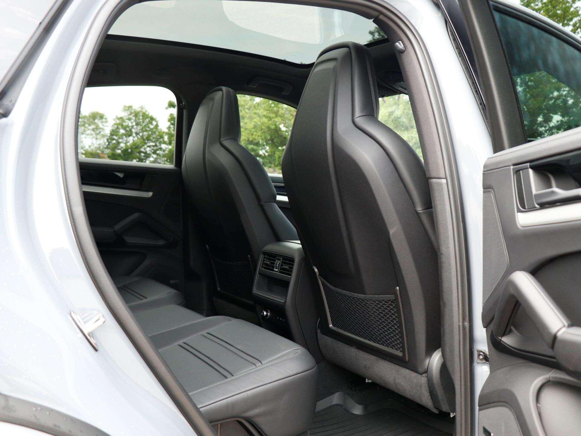 Porsche Cayenne view 26