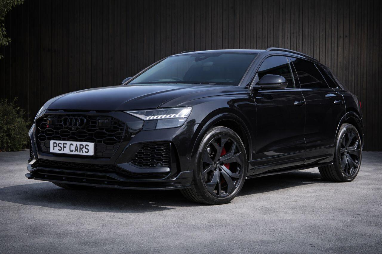 Audi RS Q8 view 12