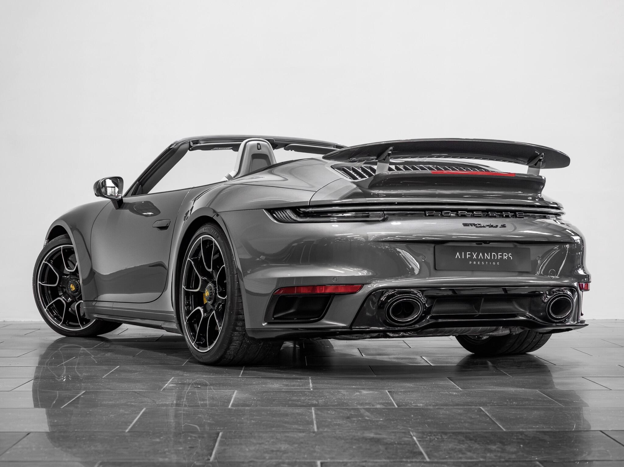 Porsche 911 view 9