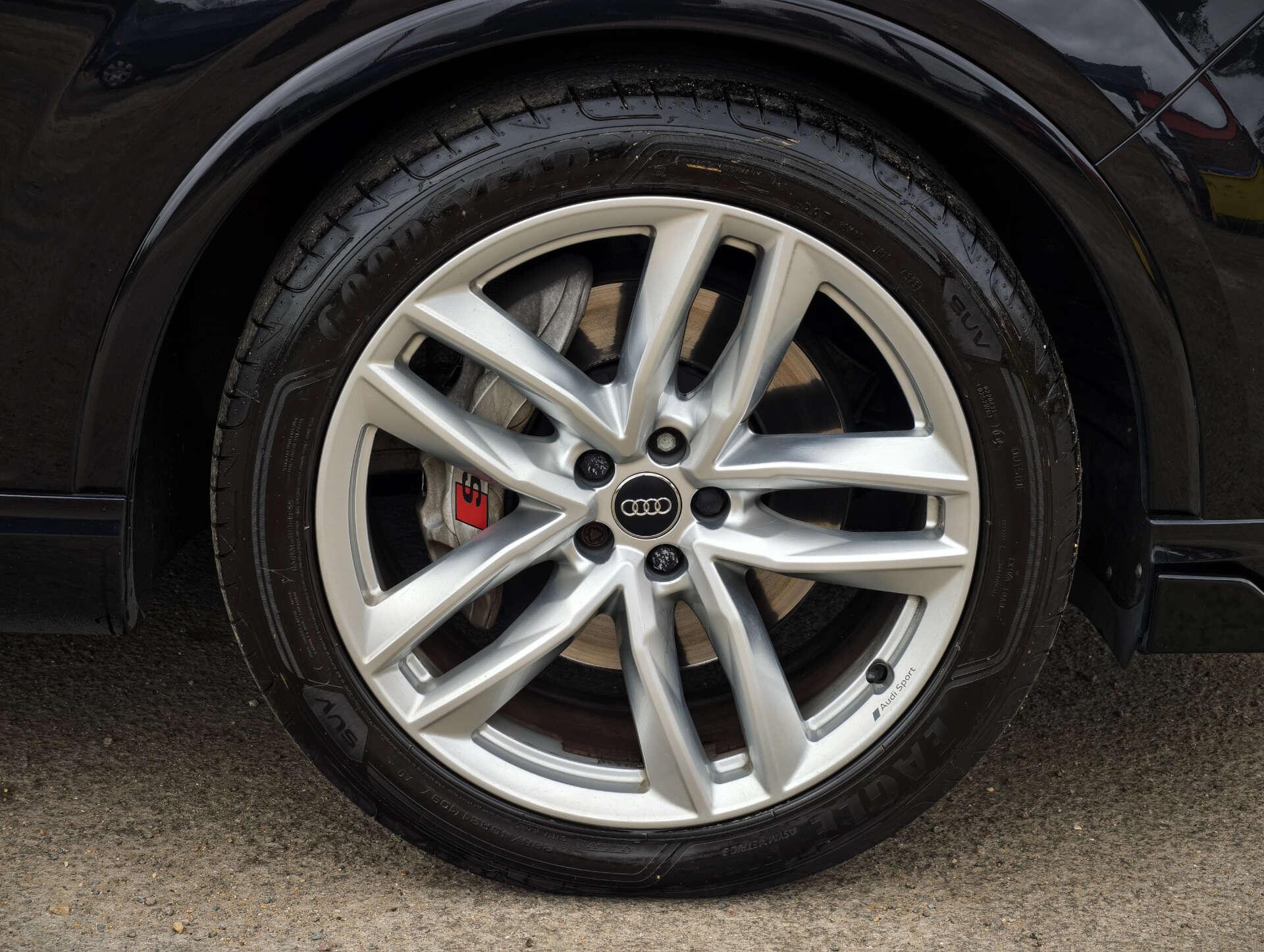 Audi Q7 view 21