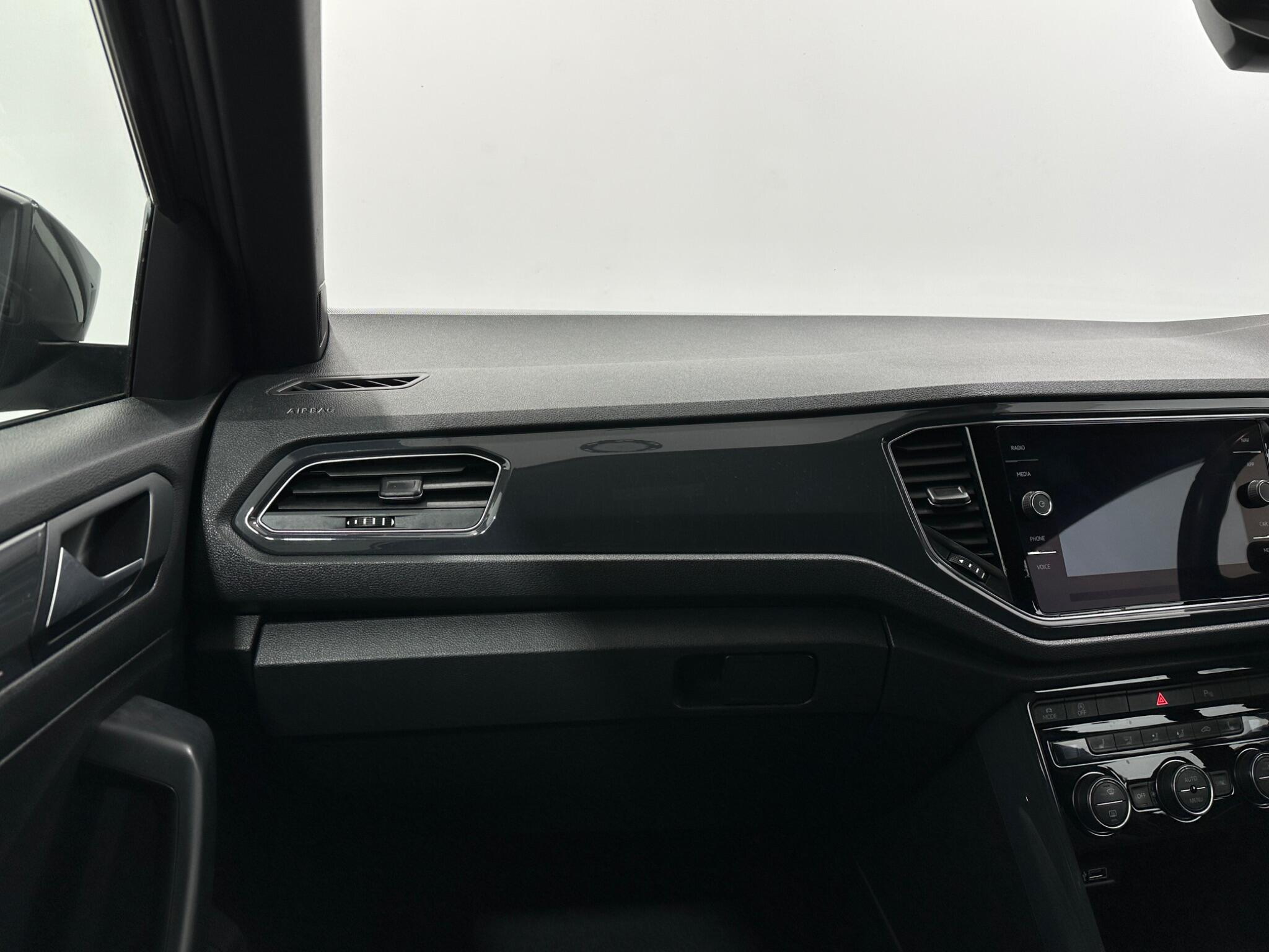 Volkswagen T-Roc view 29
