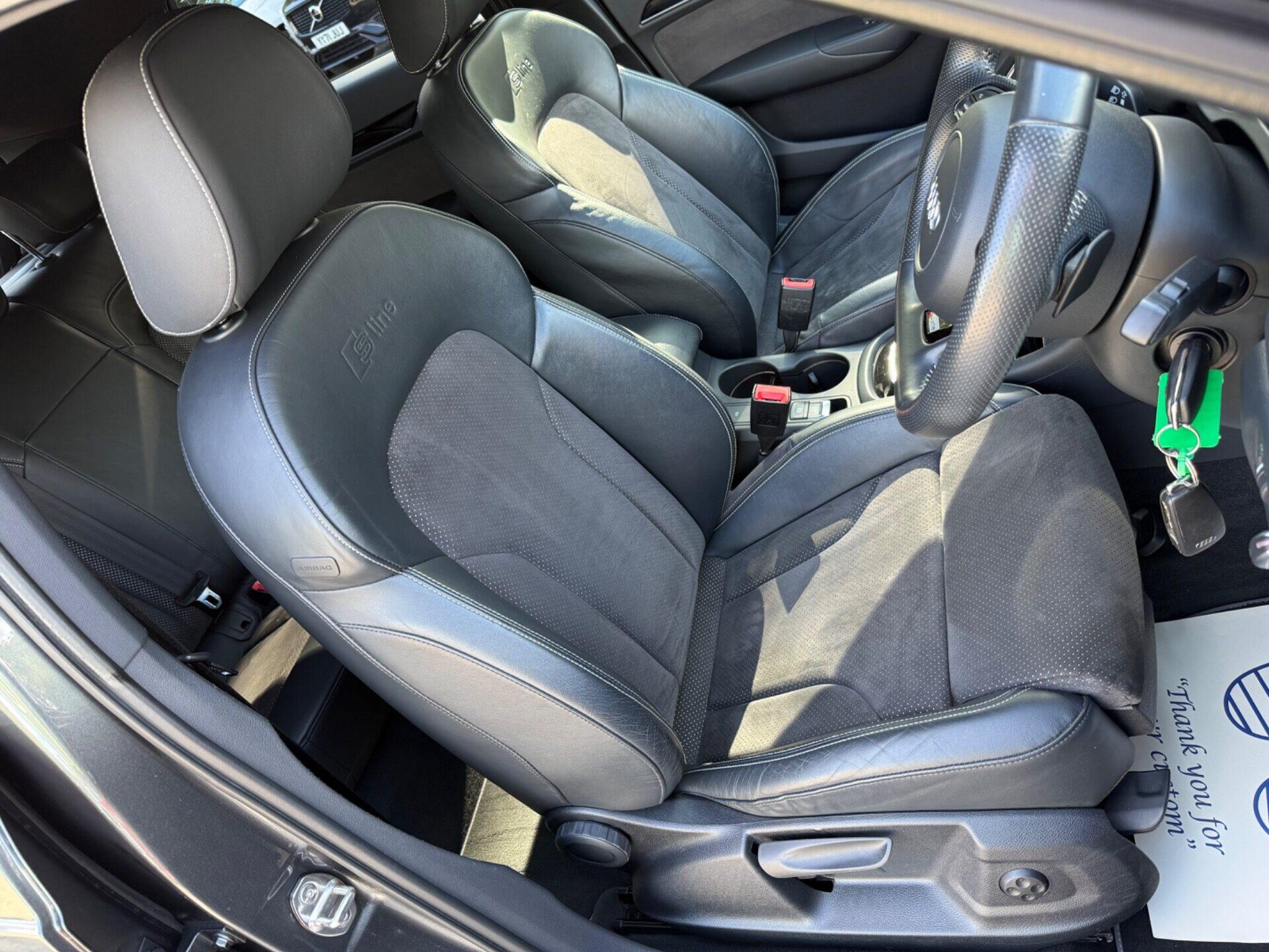Audi Q3 view 32