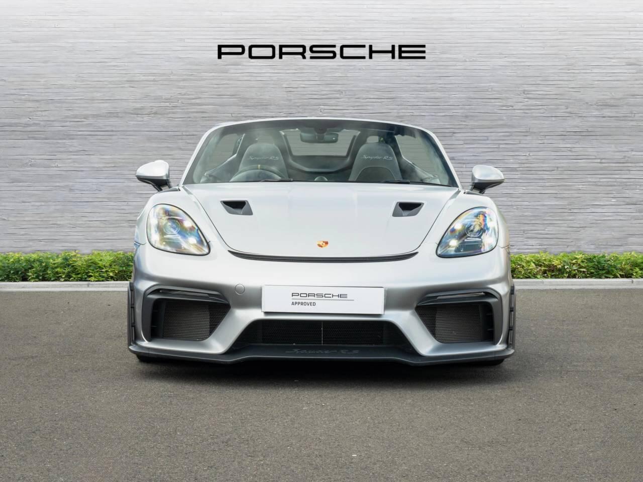 Porsche 718 Spyder view 6