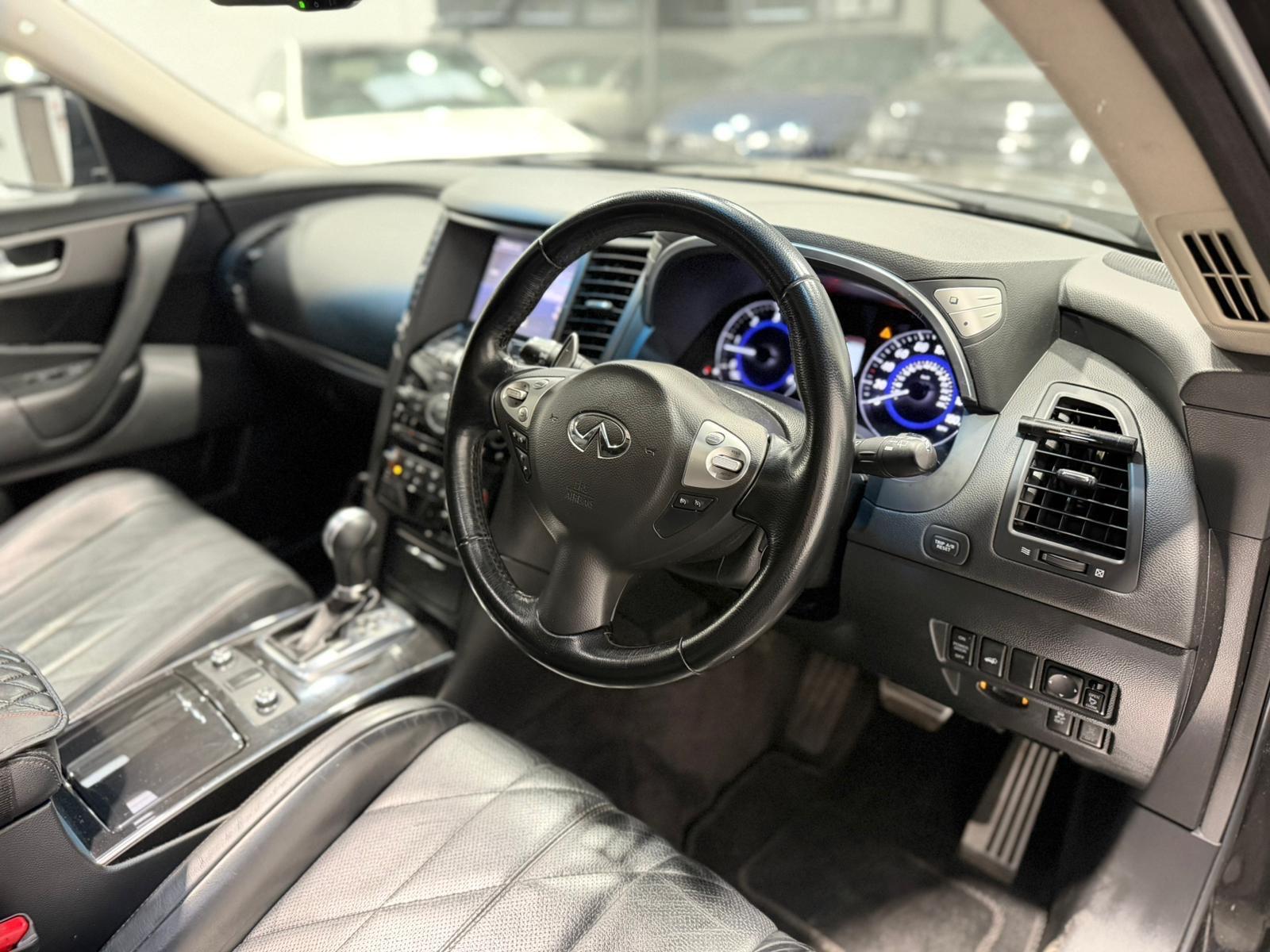 Infiniti QX70 view 34
