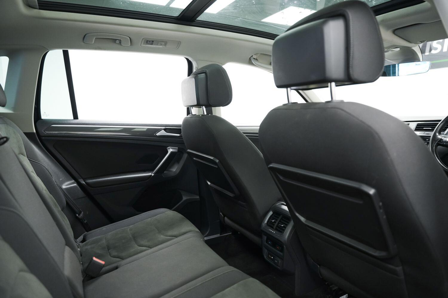 Volkswagen Tiguan view 12