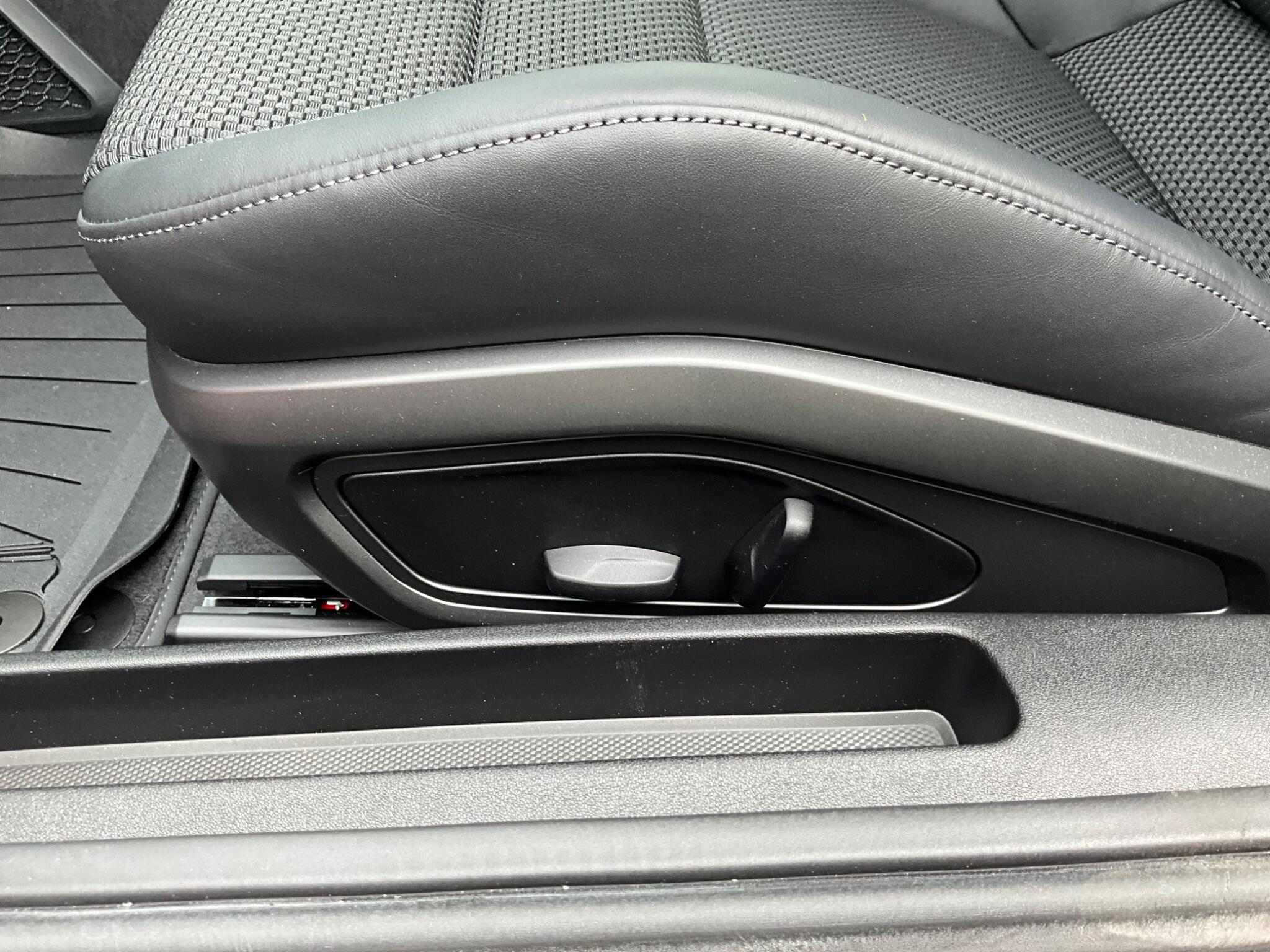 Porsche 911 view 44
