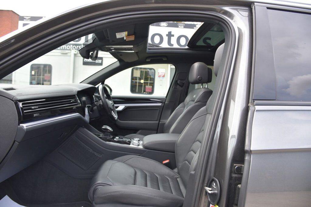 Volkswagen Touareg view 23