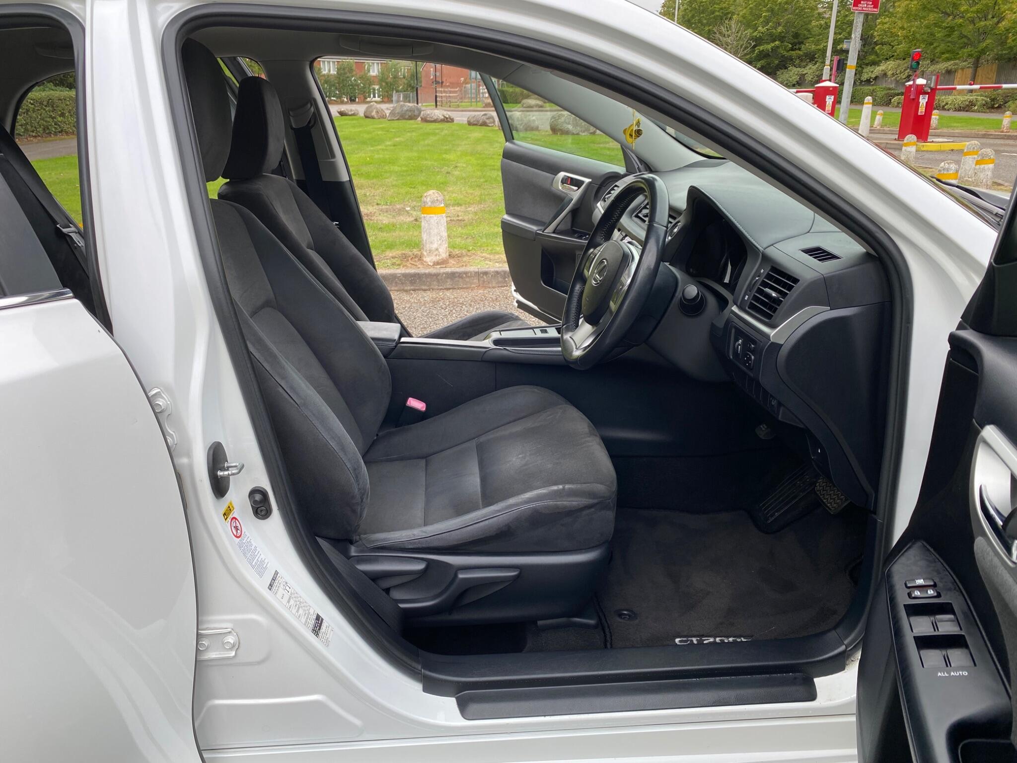 Lexus CT view 13