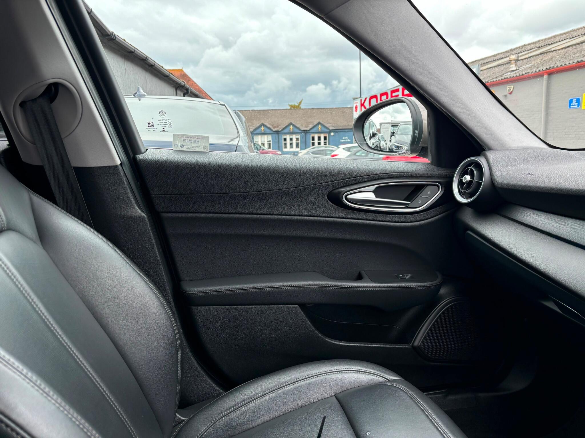 Alfa Romeo Giulia view 12