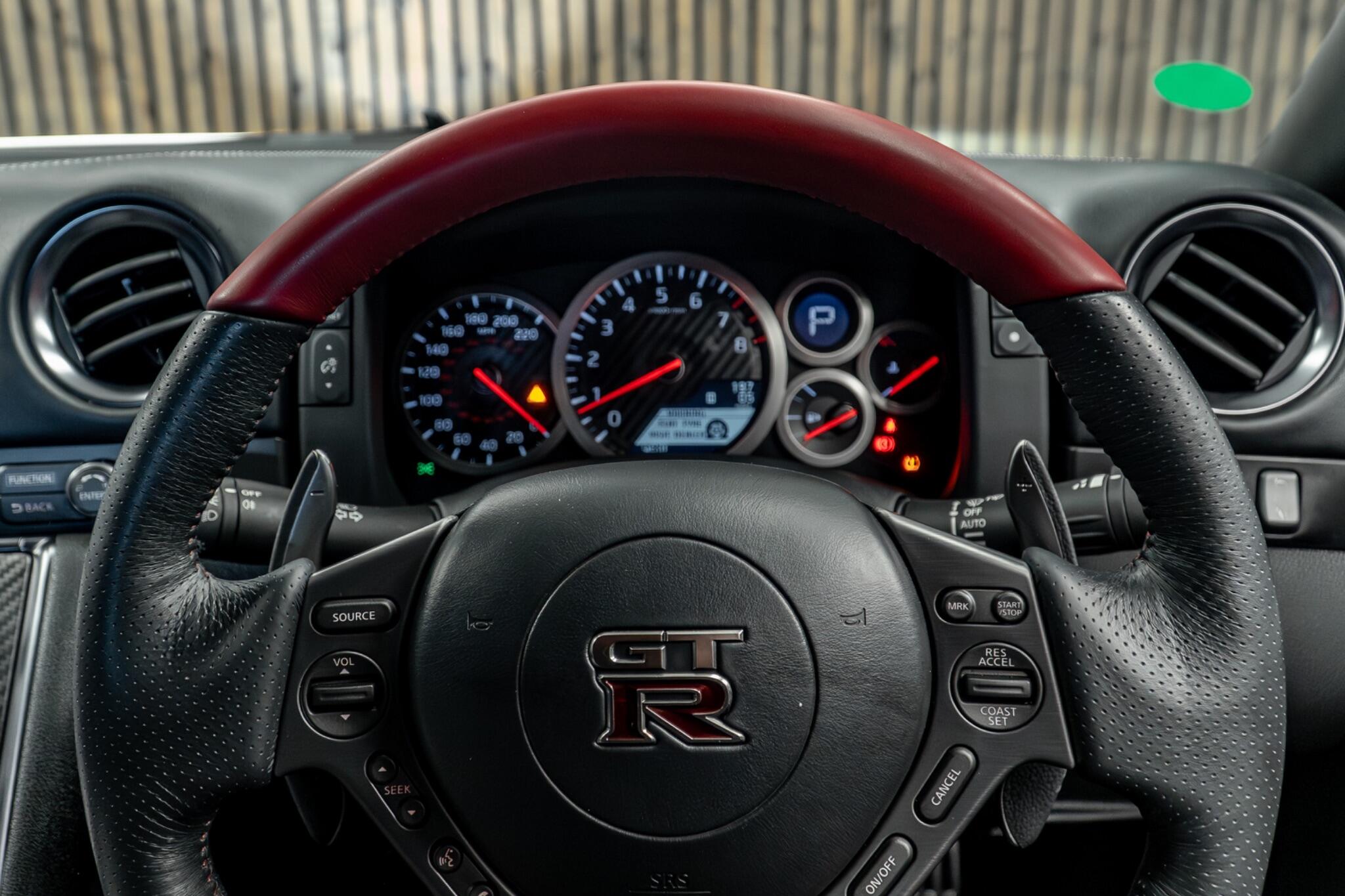 Nissan GT-R view 32