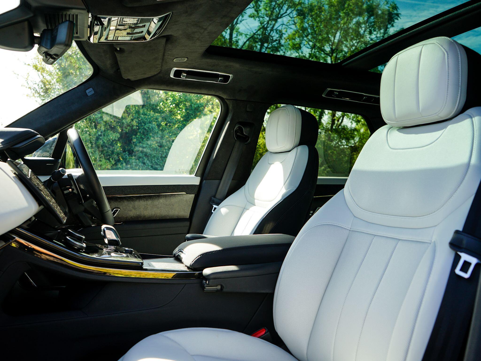 Land Rover Range Rover Sport view 12