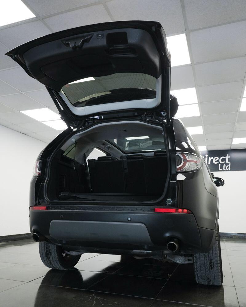 Land Rover Discovery Sport view 8