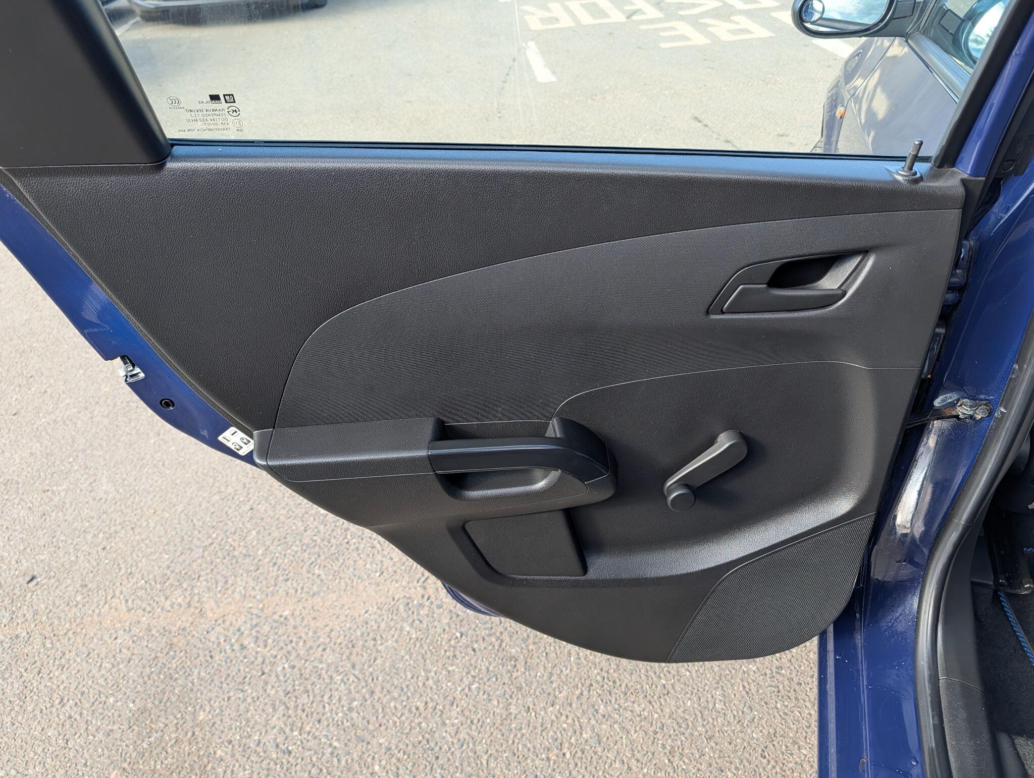 Chevrolet Aveo view 15