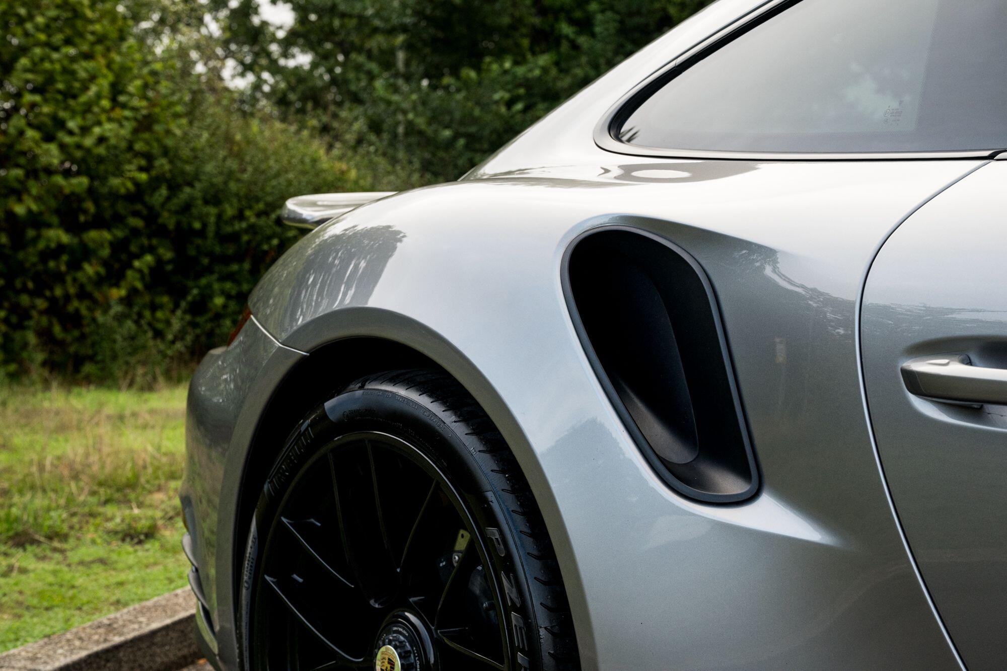 Porsche 911 view 15