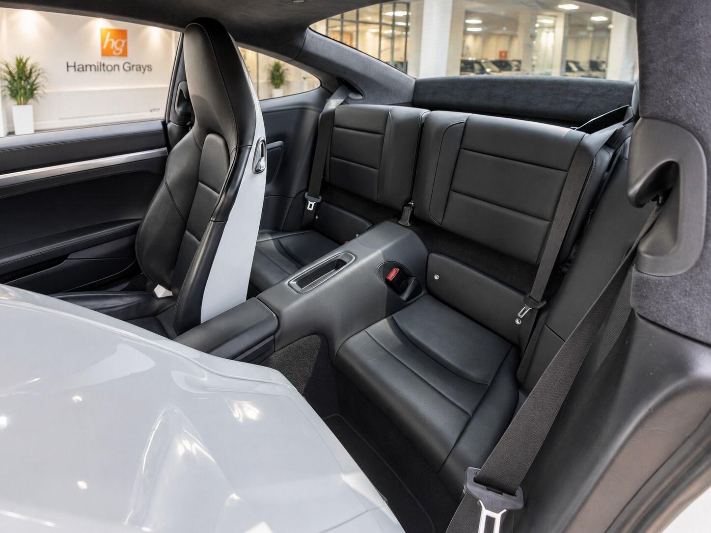 Porsche 911 view 18