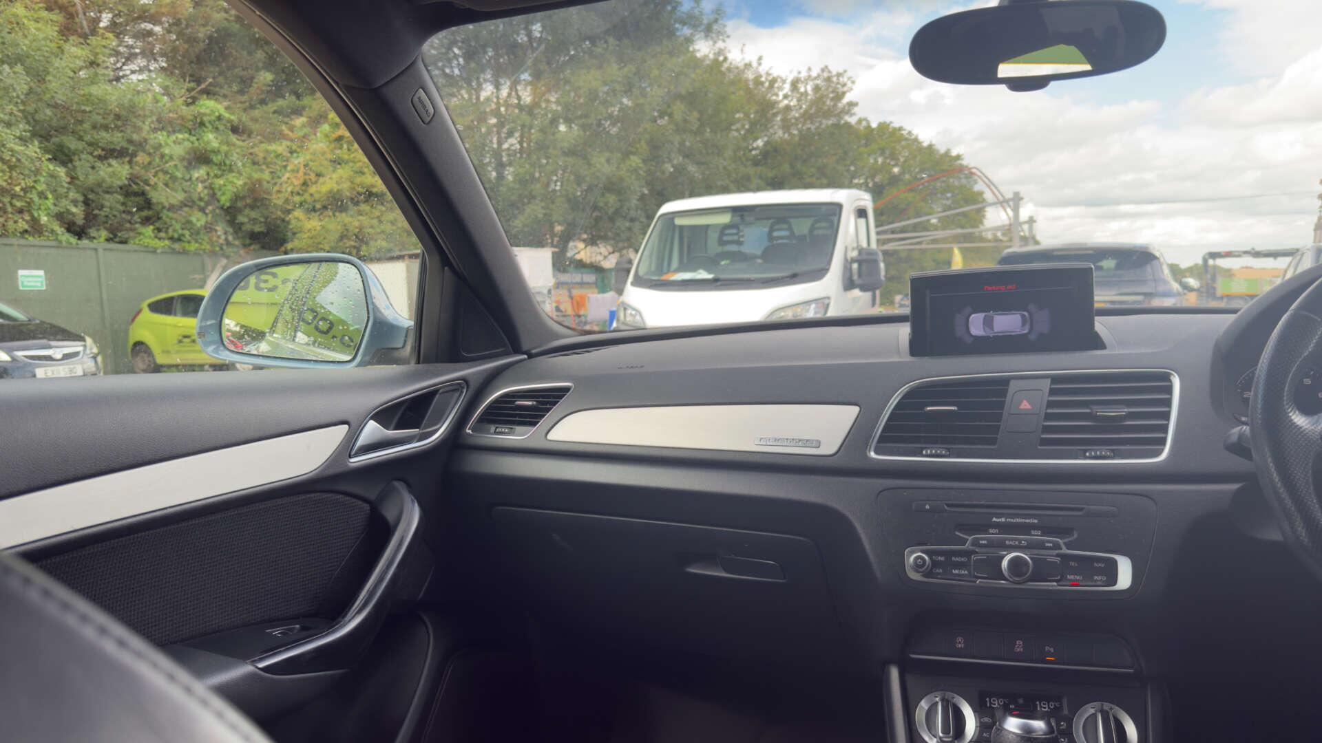 Audi Q3 view 34