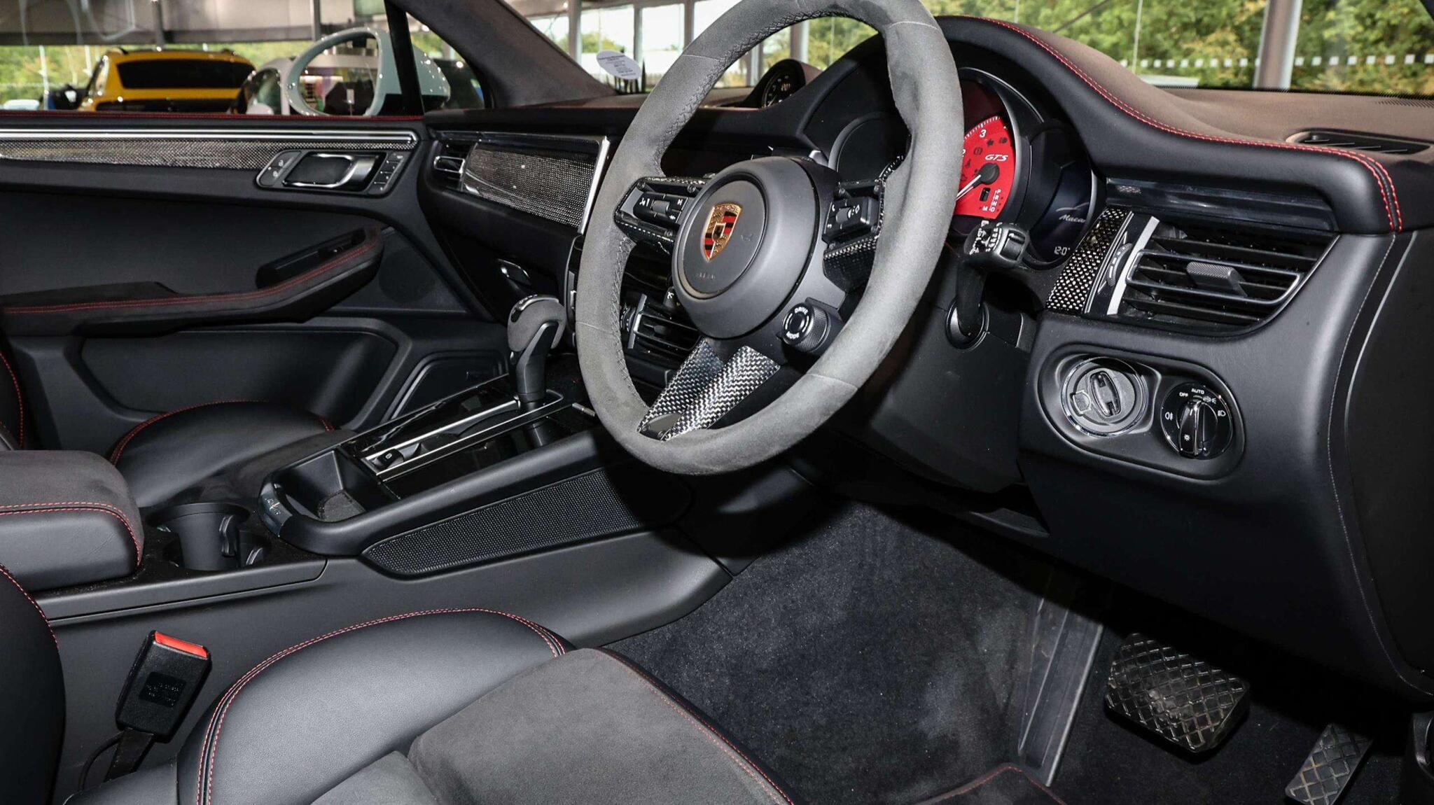 Porsche Macan view 26