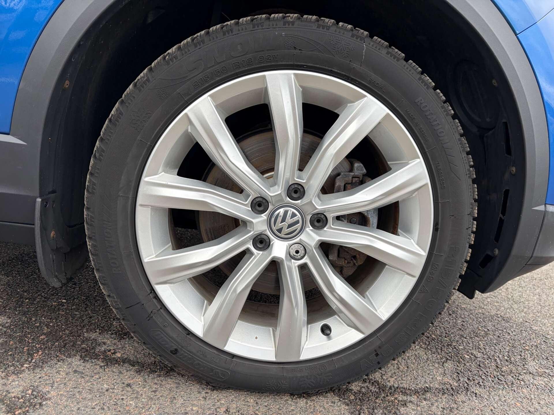 Volkswagen T-Roc view 13