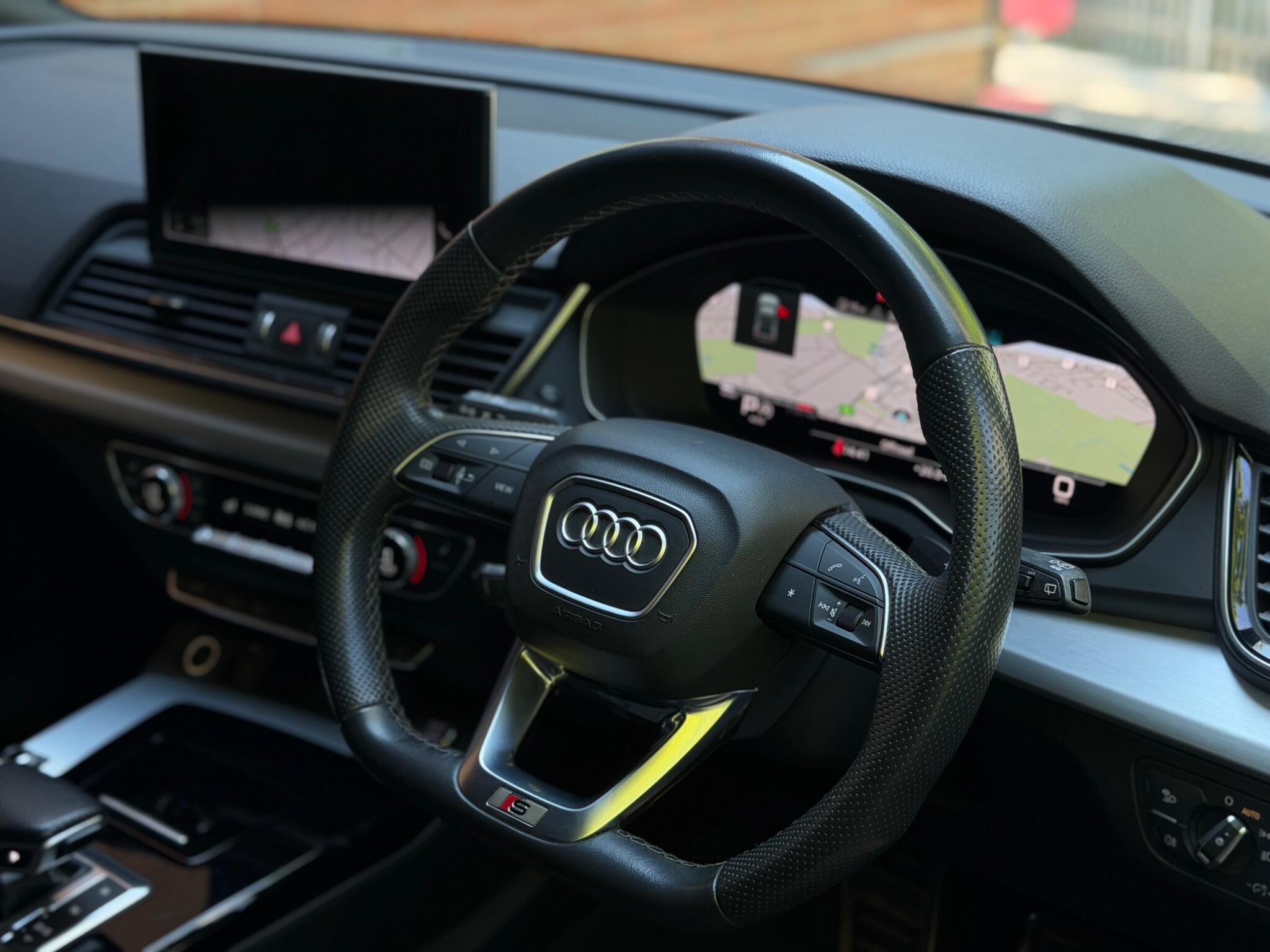 Audi Q5 view 16