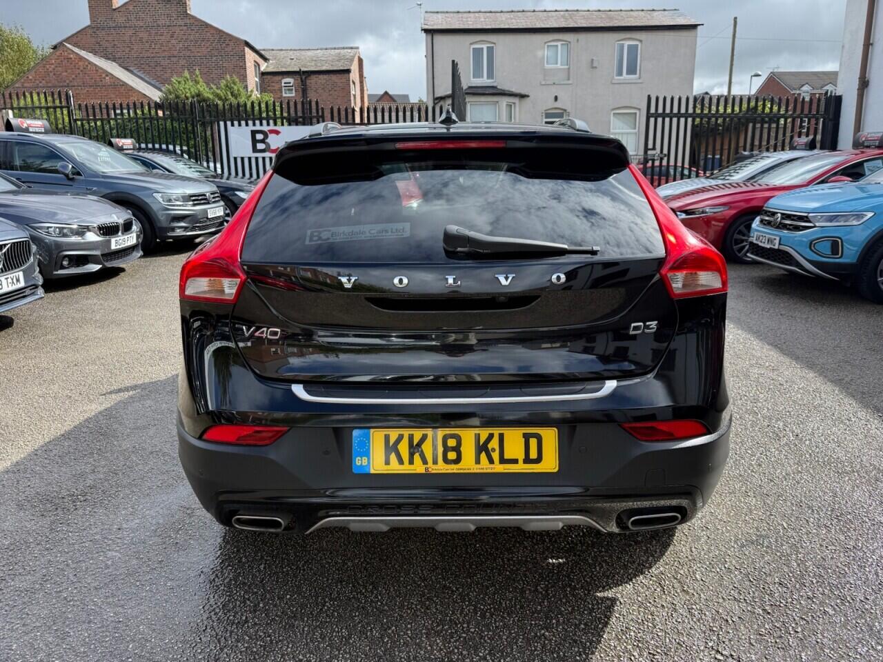 Volvo V40 Cross Country view 5