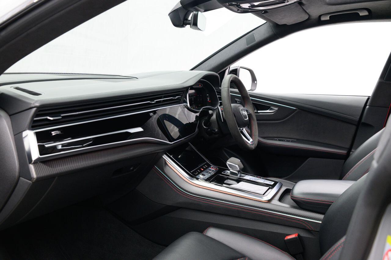 Audi RS Q8 view 31