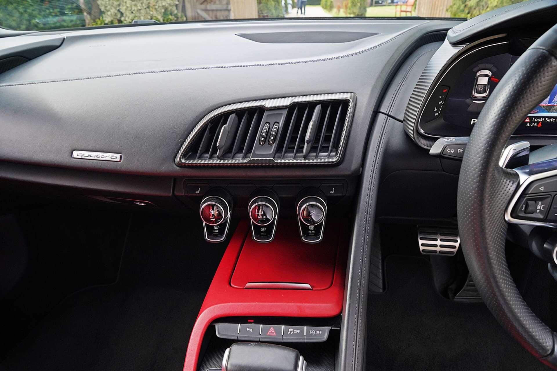 Audi R8 view 27