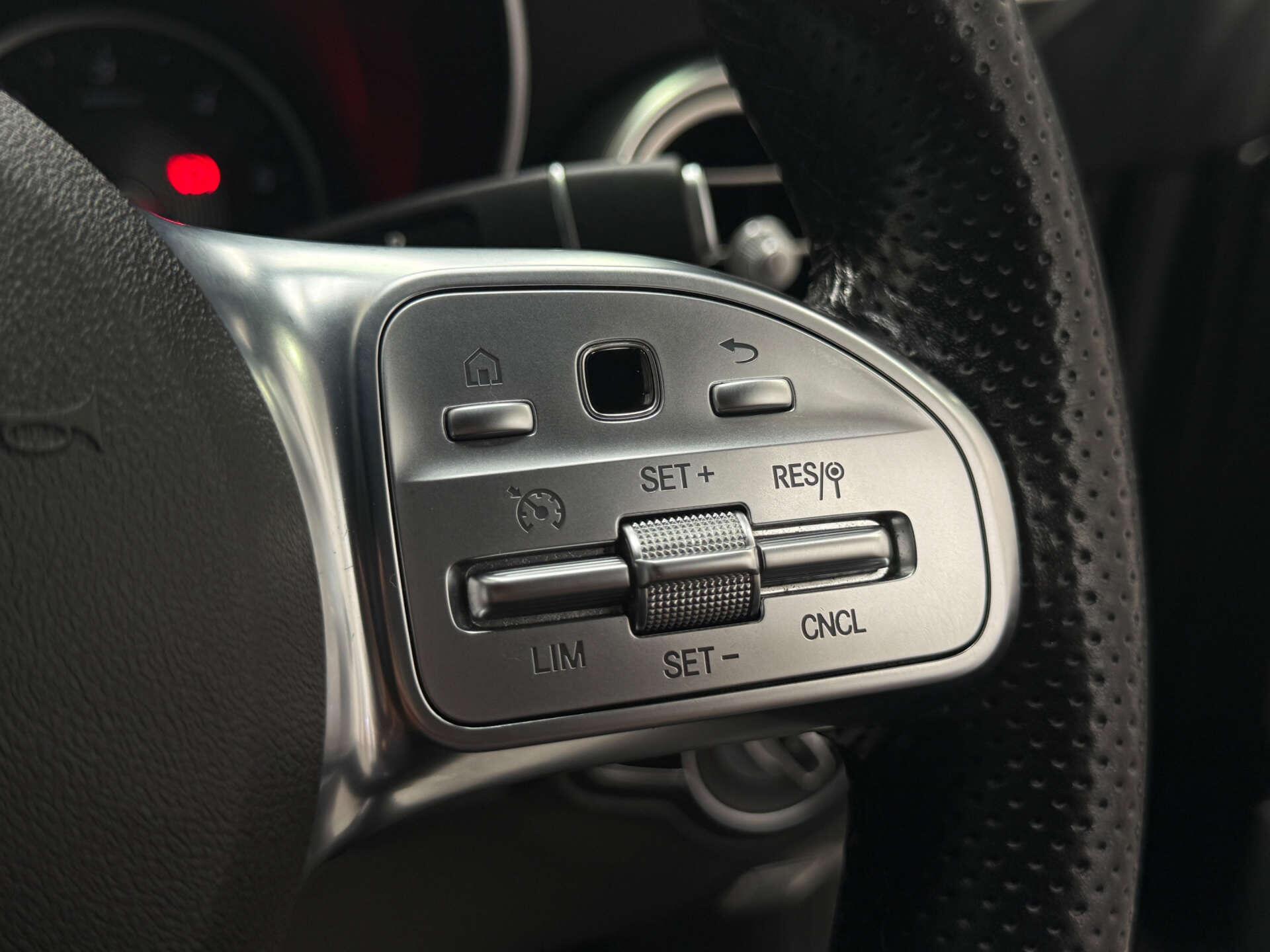 Mercedes-Benz C-Class view 32