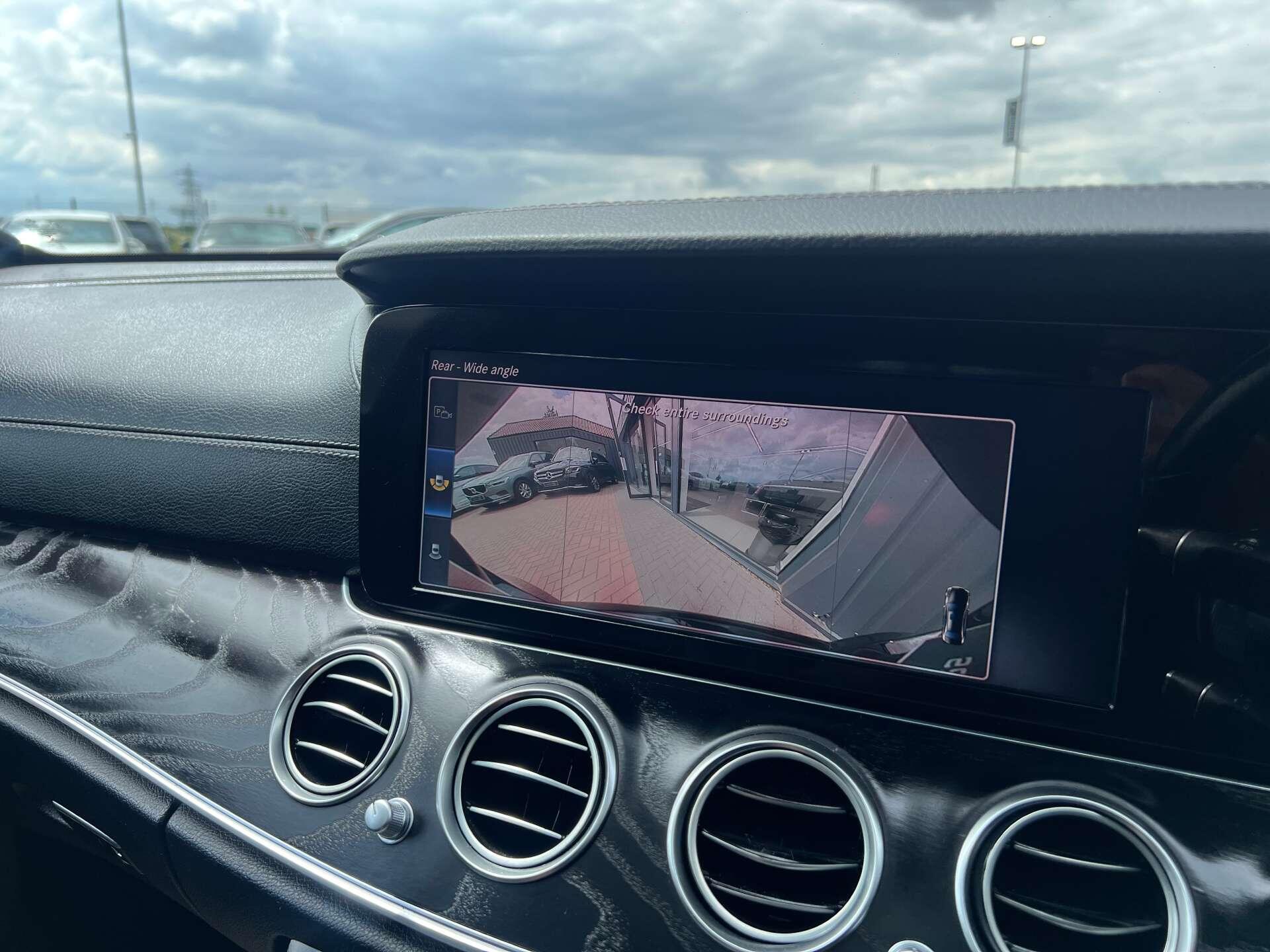 Mercedes-Benz E-Class view 36