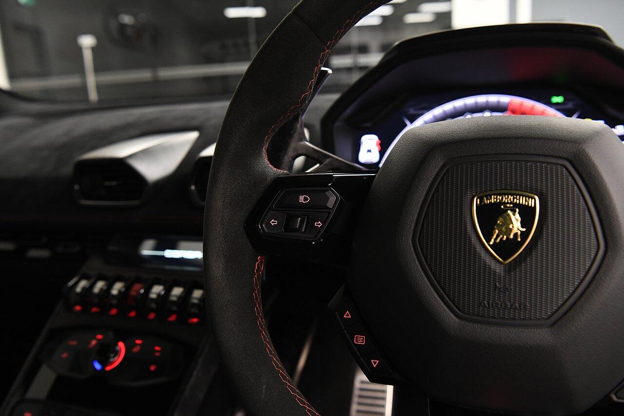 Lamborghini Huracan view 22