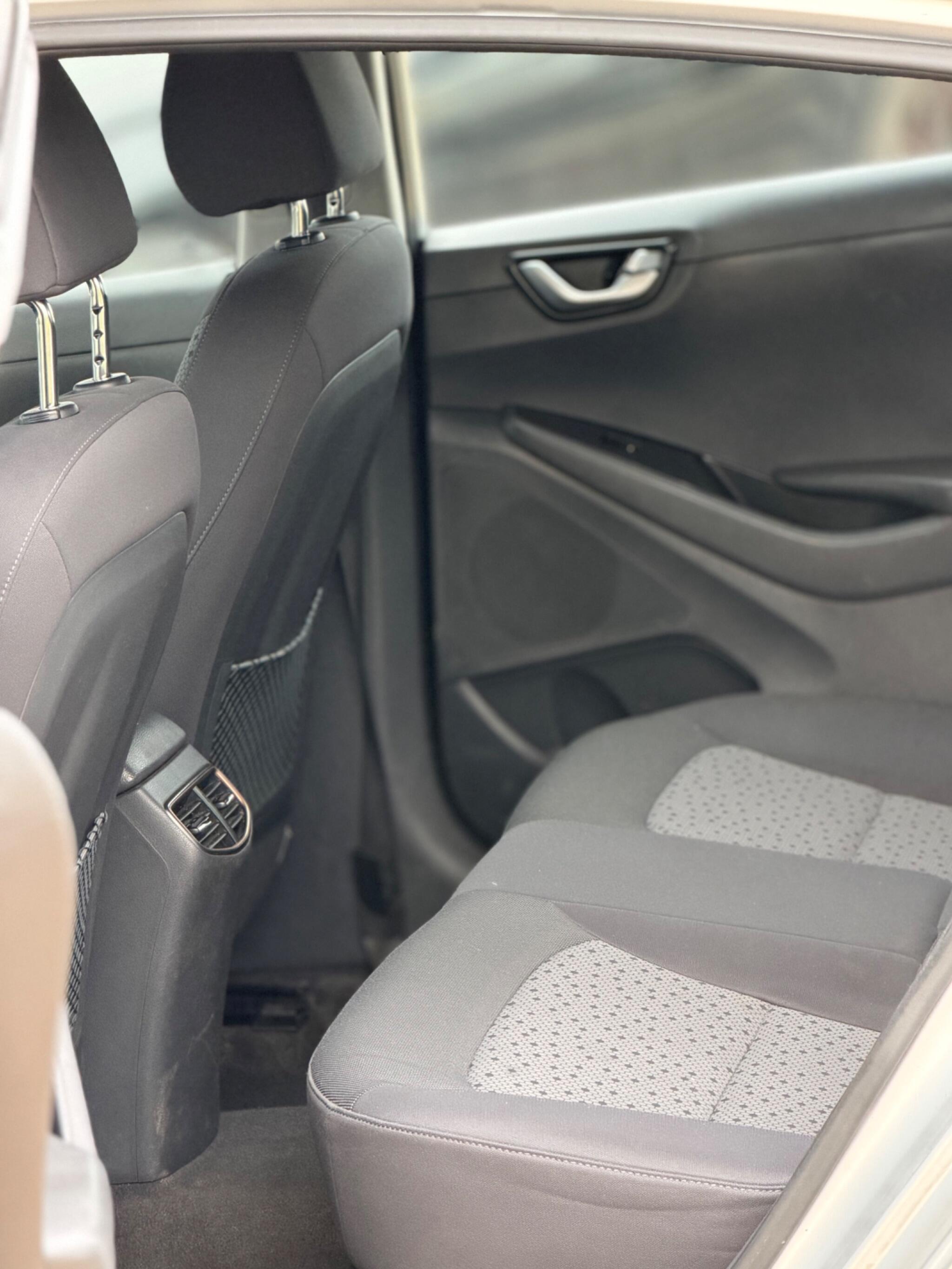 2018 Hyundai IONIQ 28kWh Premium Auto 5dr image 24