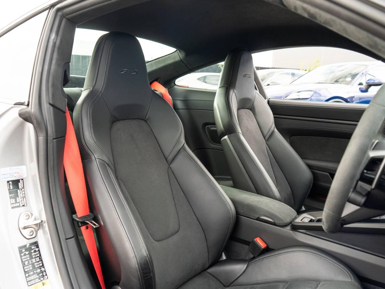 Porsche 911 view 5