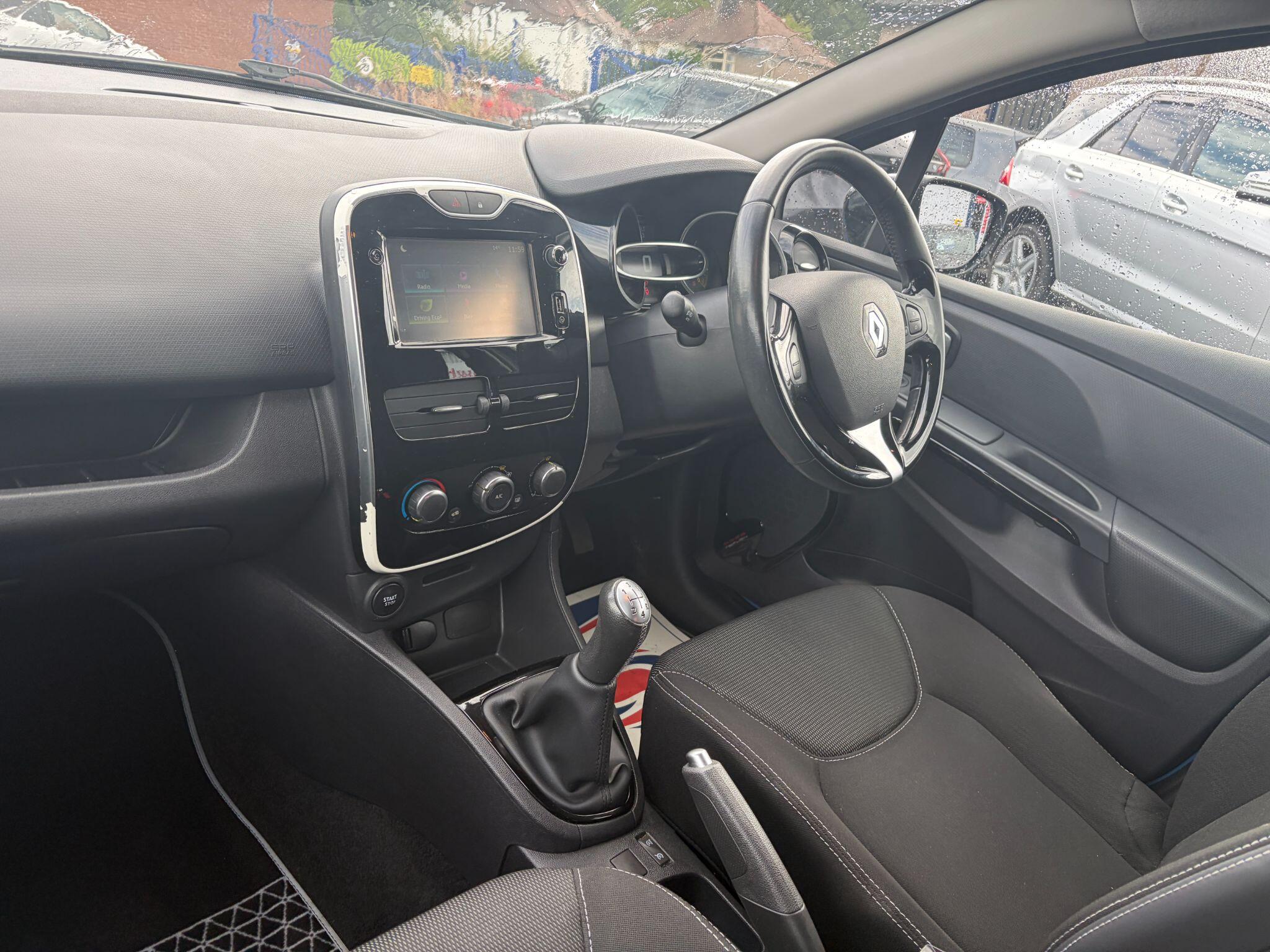 Renault Clio view 14