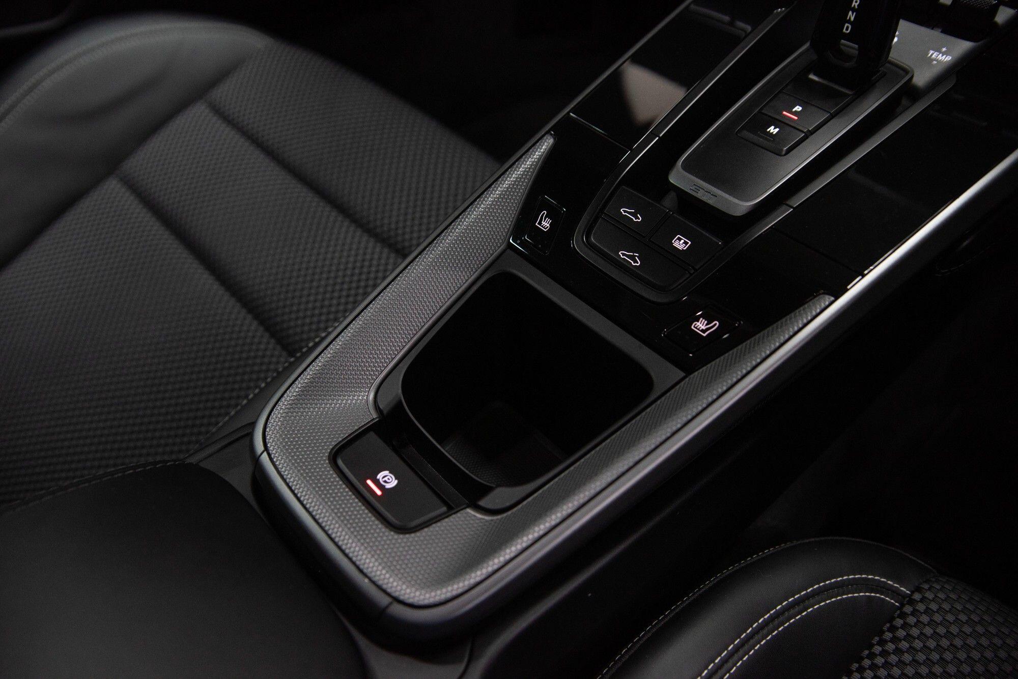 Porsche 911 view 34